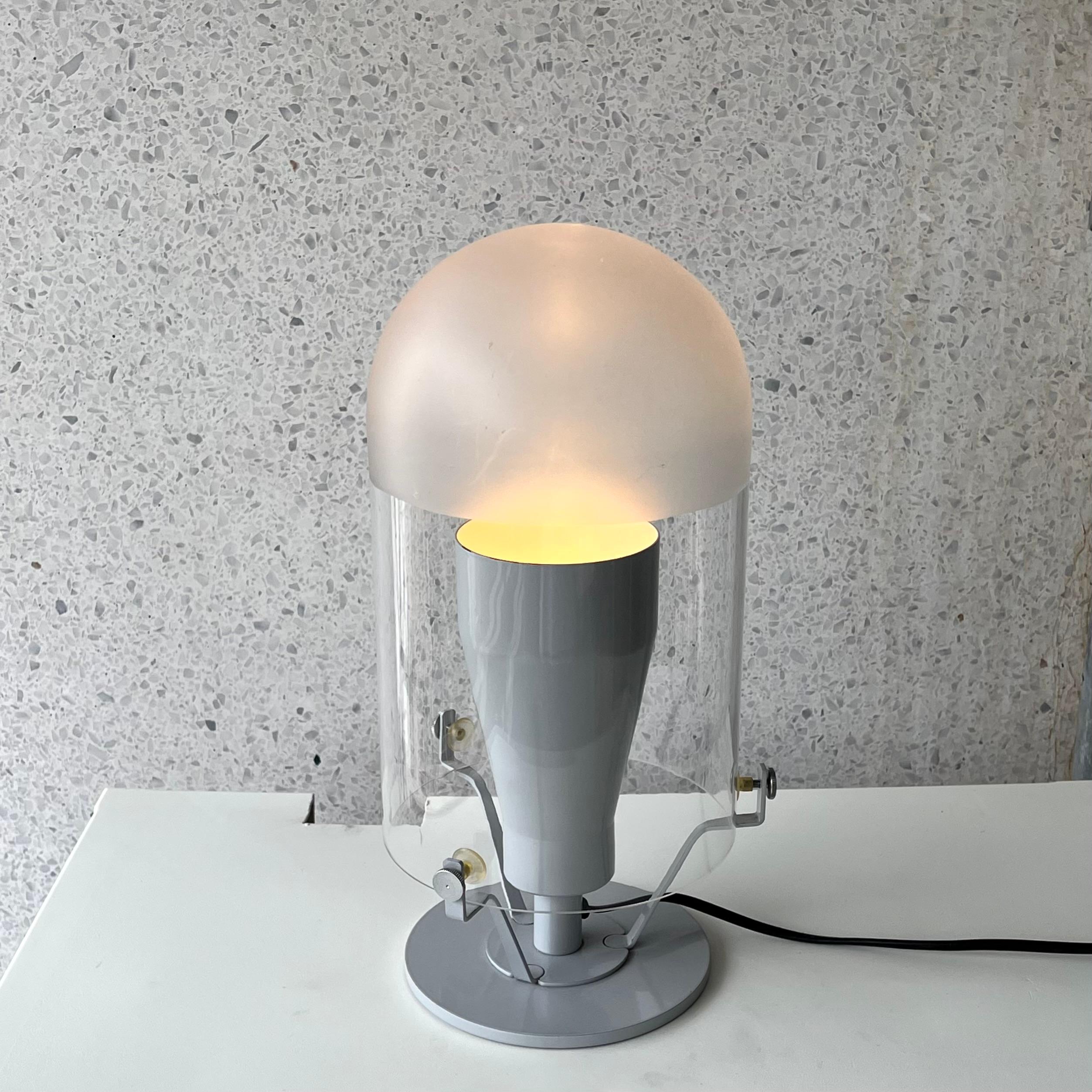 Post-Modern Michele DE LUCCHI (né en 1951) Lampe Tokyo  modèle crée en 1998 For Sale