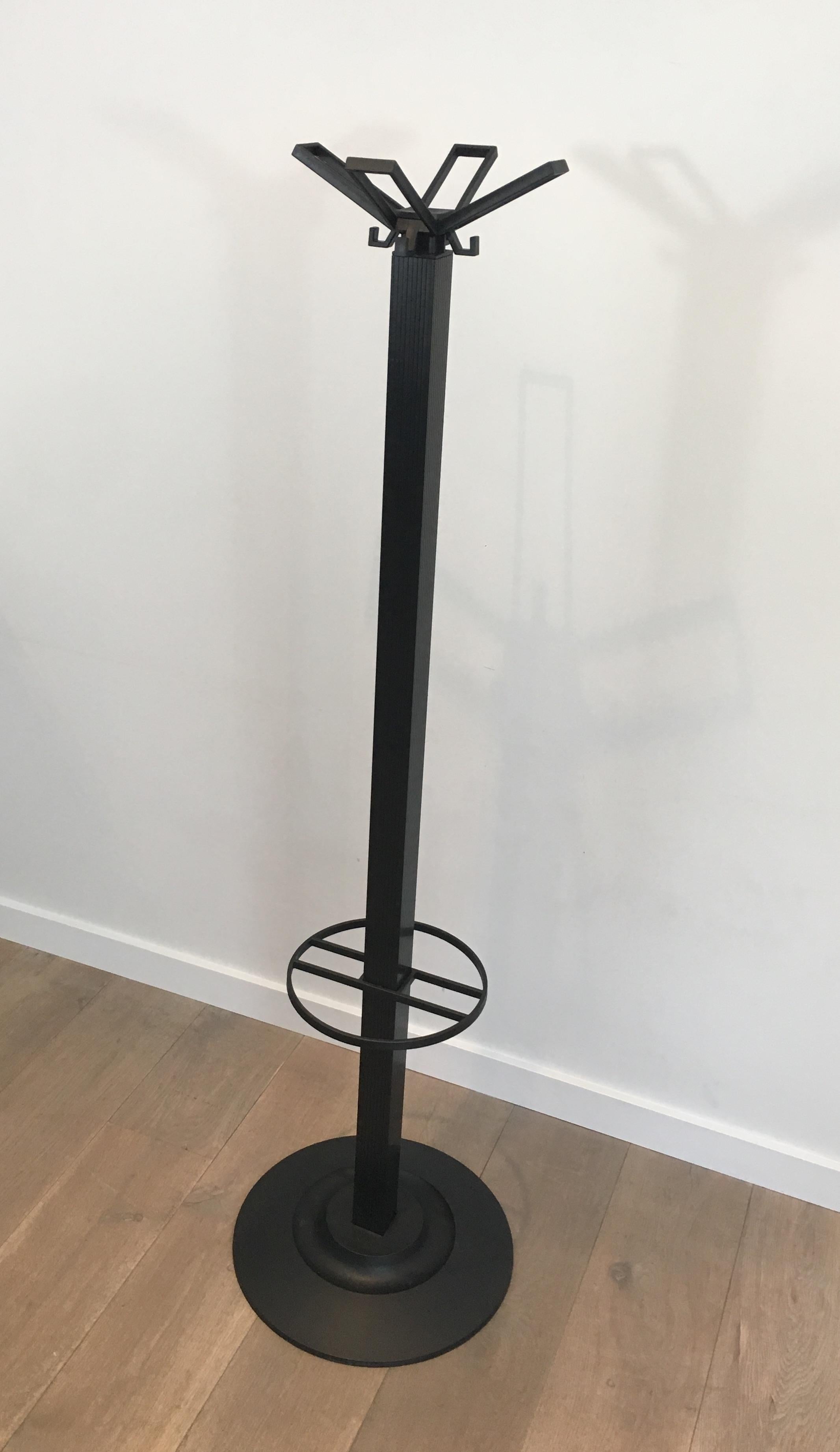 Michele De Lucchi & Tadao Takaichi für Kartell, Schwarzer Kunststoff-Mantelständer im Angebot 8