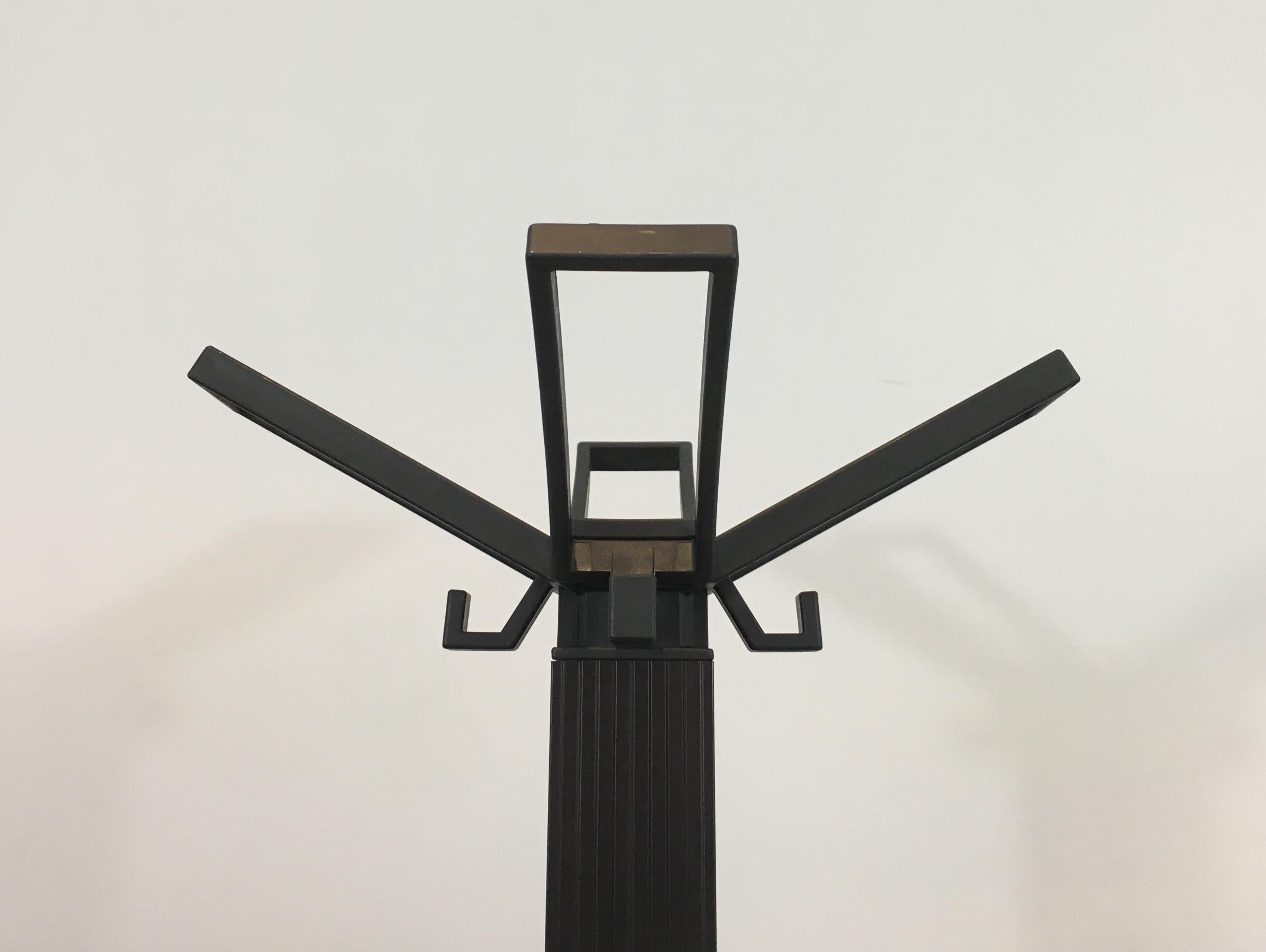 Michele De Lucchi & Tadao Takaichi für Kartell, Schwarzer Kunststoff-Mantelständer im Zustand „Gut“ im Angebot in Marcq-en-Barœul, Hauts-de-France
