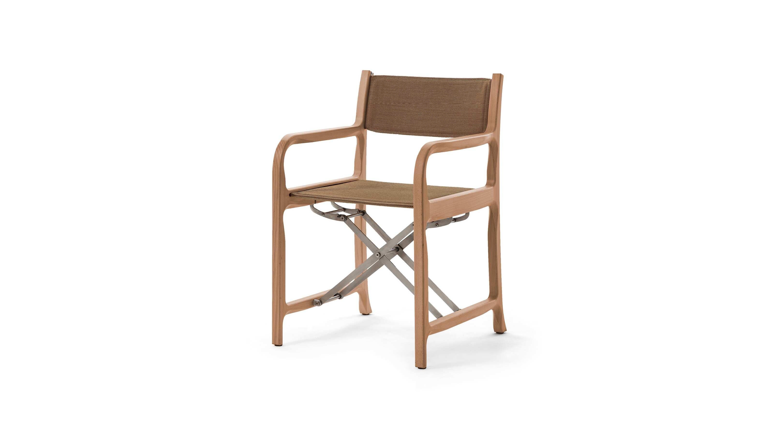Die elegante Interpretation des Regiestuhls aus Massivholz, den Michele De Lucchi für den Unicredit-Pavillon in Mailand entworfen hat, basiert auf der gemeinsamen Leidenschaft für Holz in einem ständigen Dialog mit Cassina zwischen Technologie und