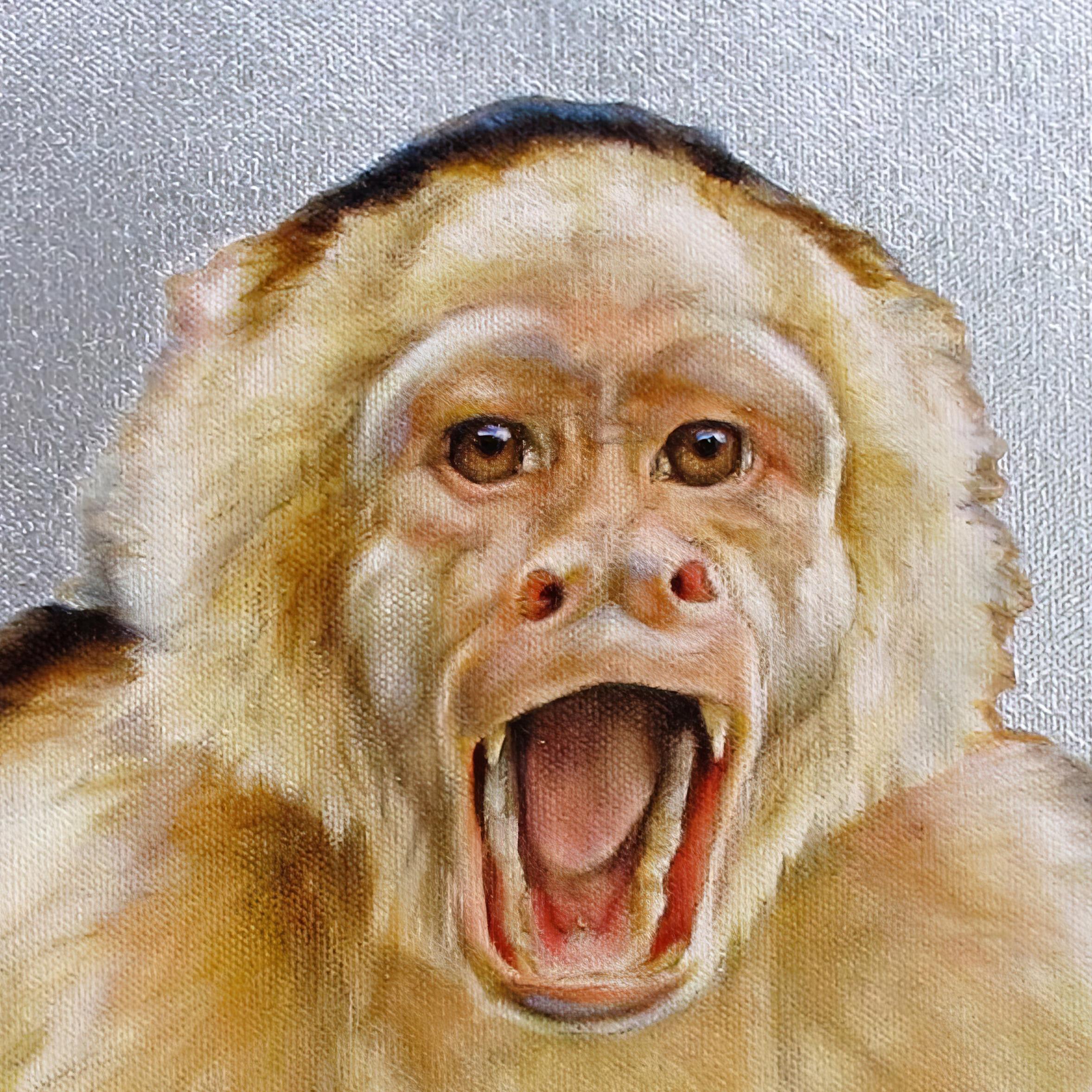 „Monkey Shock“ – Ölgemälde mit Blattsilber mit Primat und Blättern (Silber), Figurative Painting, von Michele Kortbawi Wilk