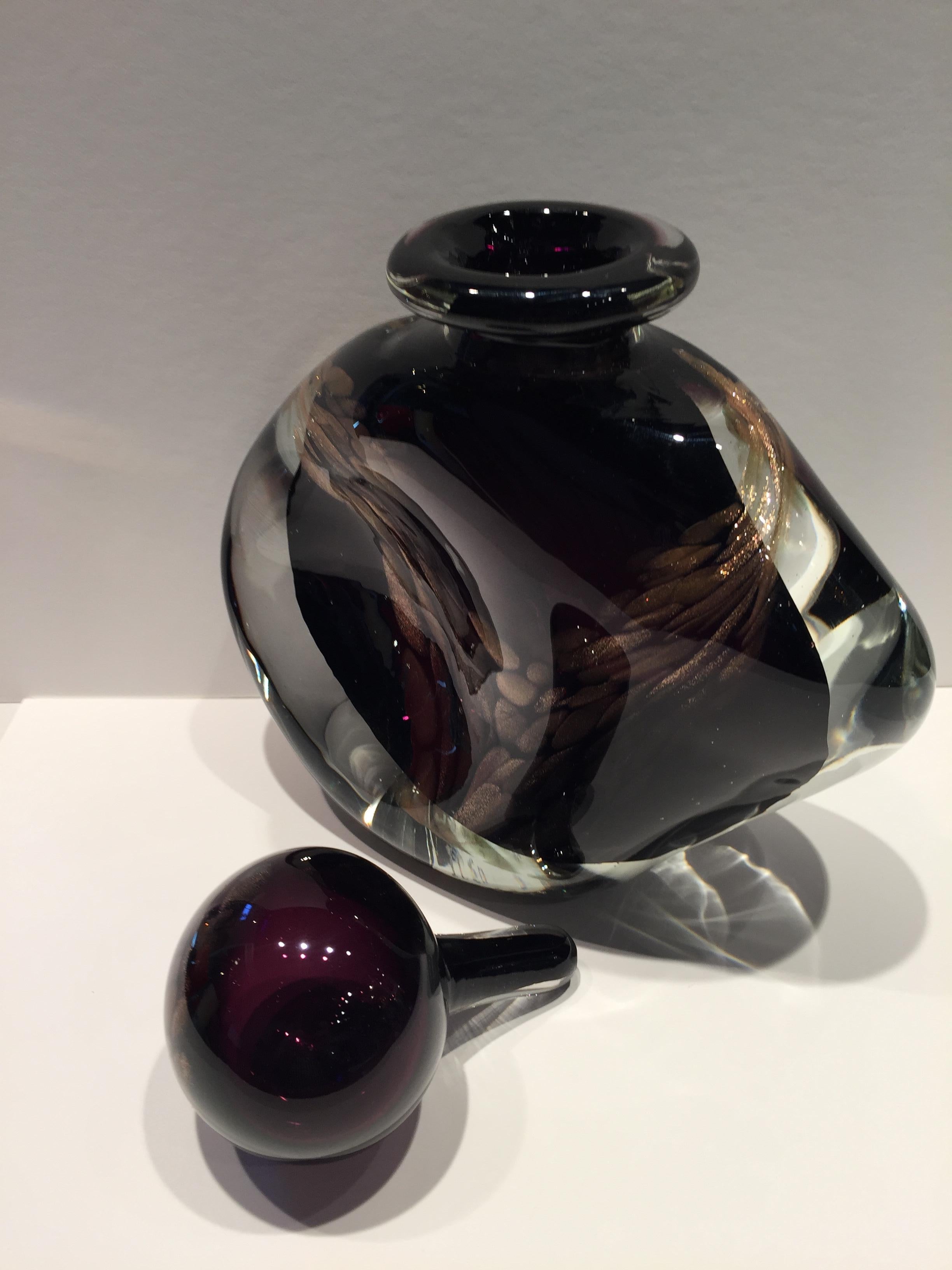 Mid-Century Modern Flacon de parfum français Luzoro à mouchetures violettes et dorées massives de Michele