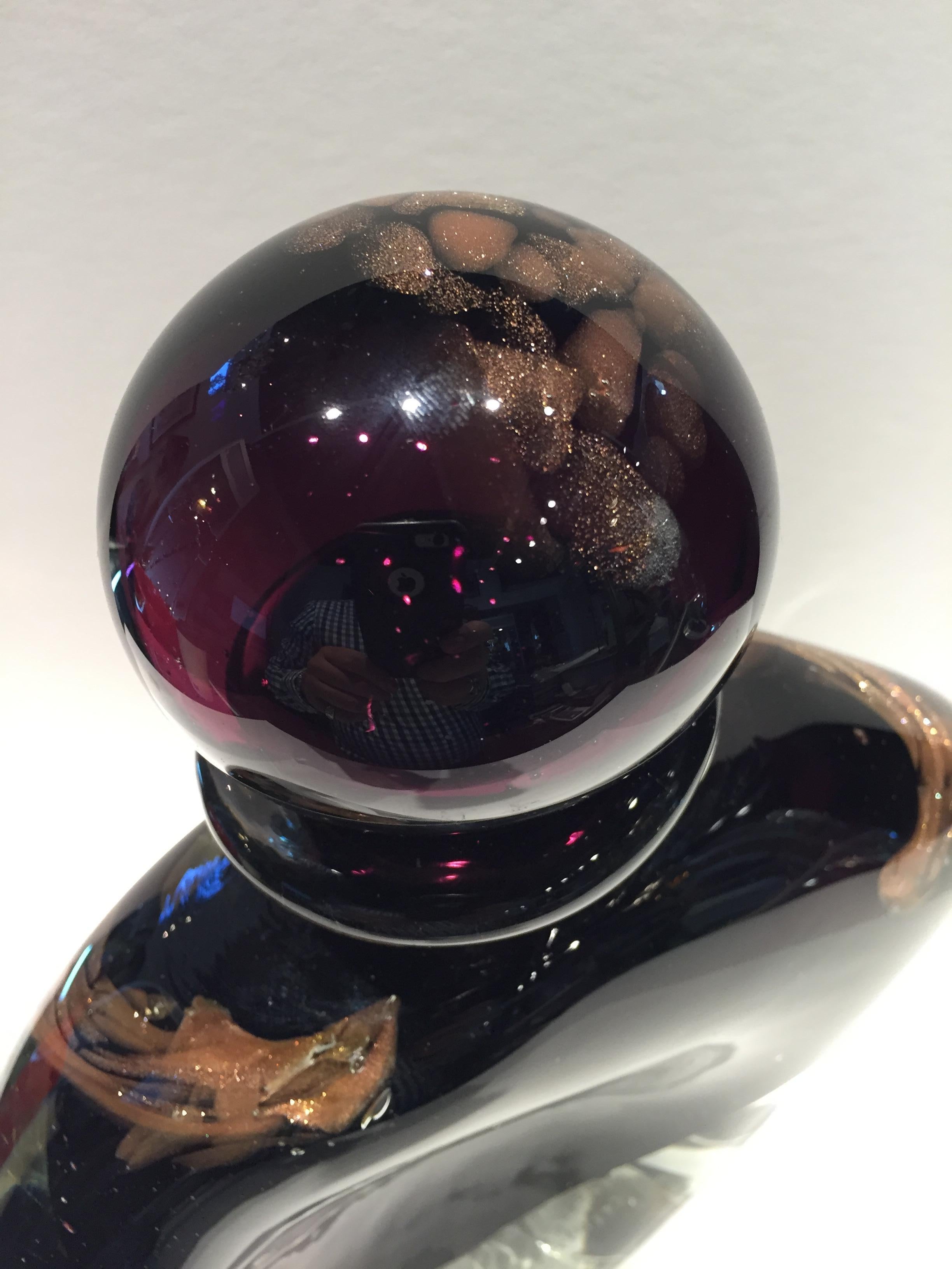 Flacon de parfum français Luzoro à mouchetures violettes et dorées massives de Michele 1