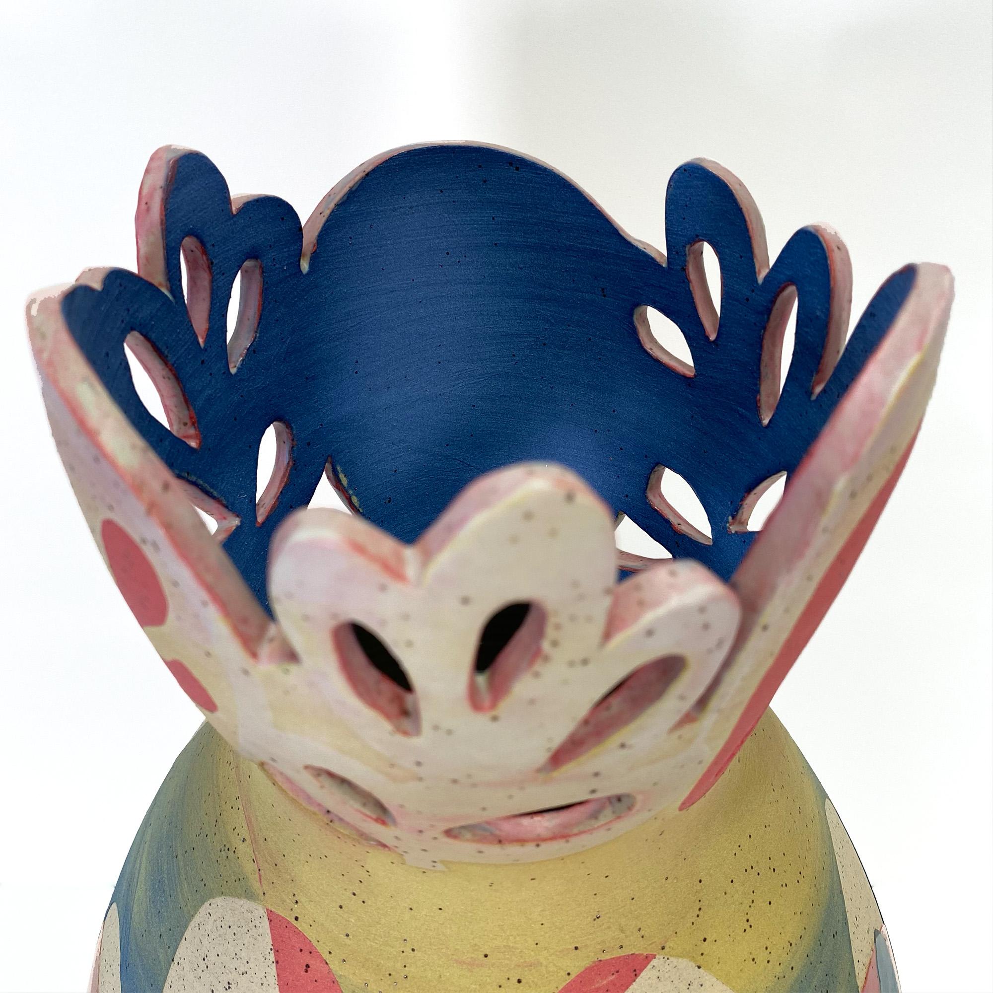 La Nature présente une interaction unique entre la forme, la texture, la couleur et la fonction, et pour Michele, la poterie est une invitation à la réimagination sans fin de cette relation dynamique. Poussée par sa curiosité pour la couleur et la