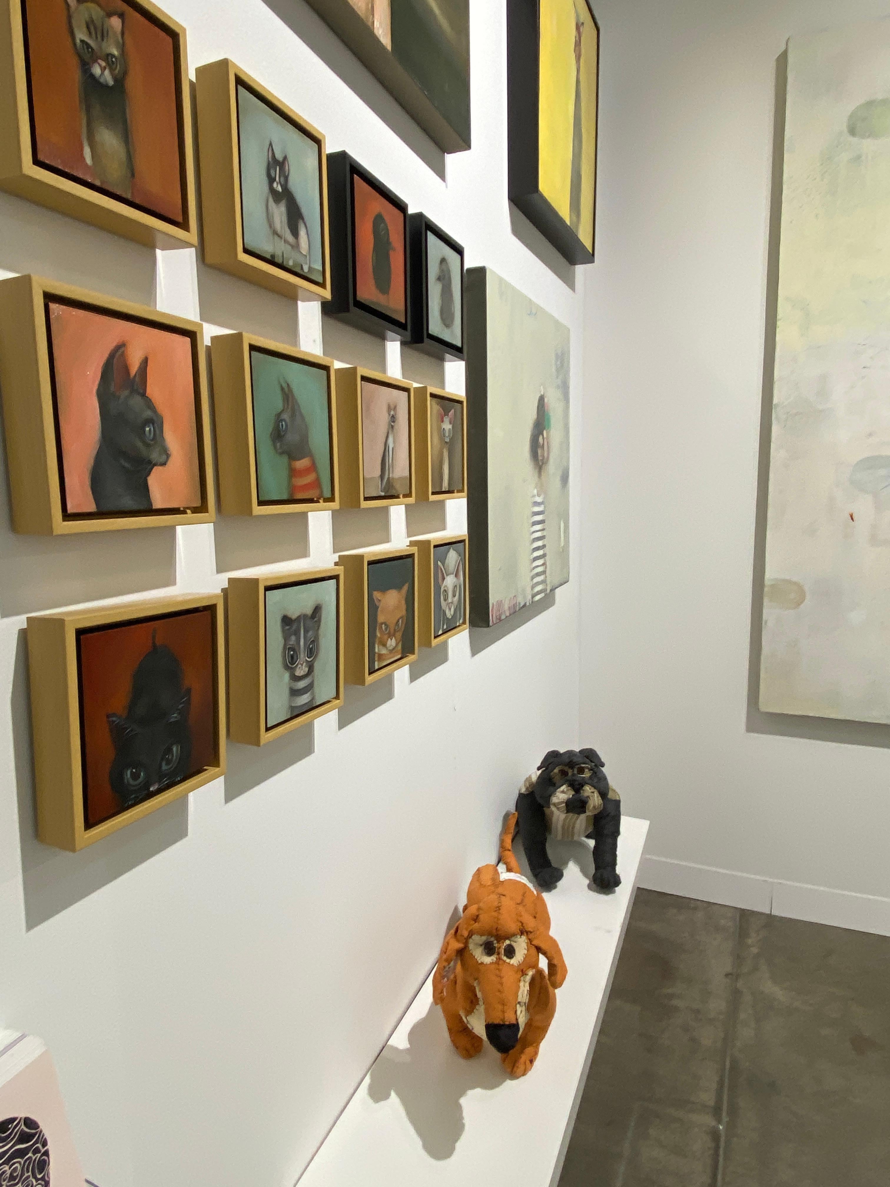 Tripod - Verspielte langbeinige Katze Gemälde, Zeitgenössische Figurative Kunst im Angebot 15