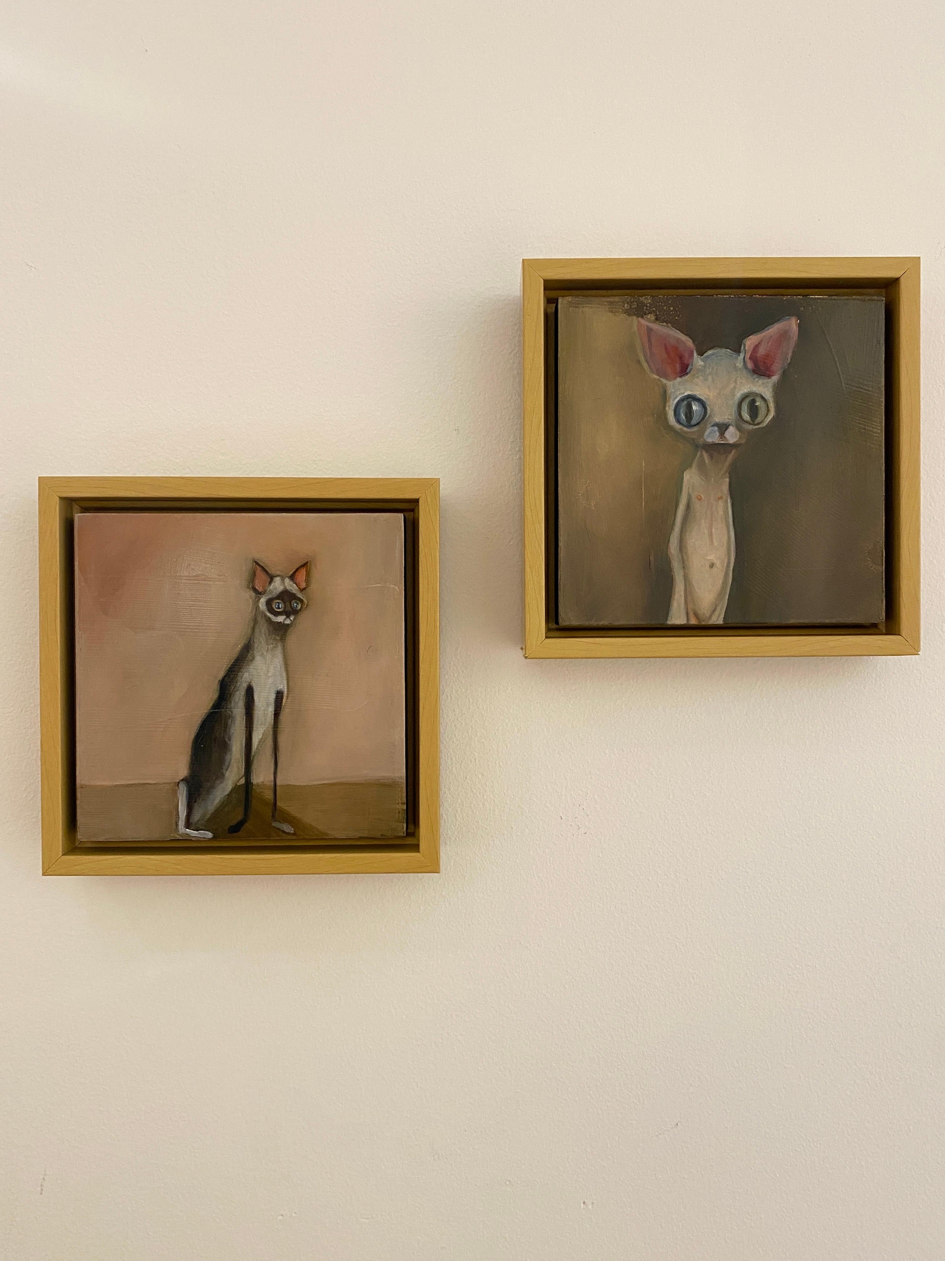 Tripod - Verspielte langbeinige Katze Gemälde, Zeitgenössische Figurative Kunst – Painting von Michele Mikesell