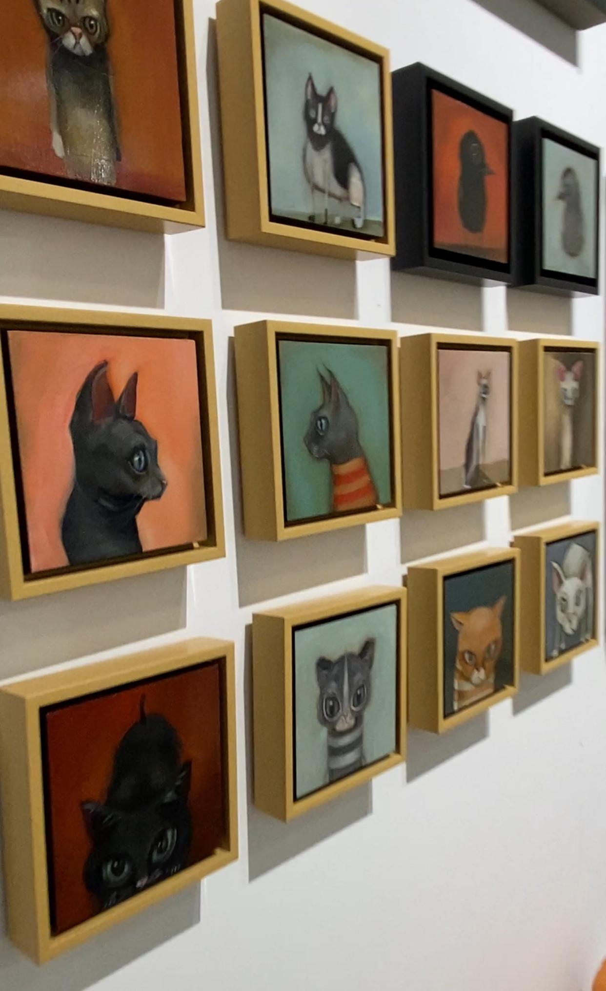 Tripod - Verspielte langbeinige Katze Gemälde, Zeitgenössische Figurative Kunst im Angebot 16