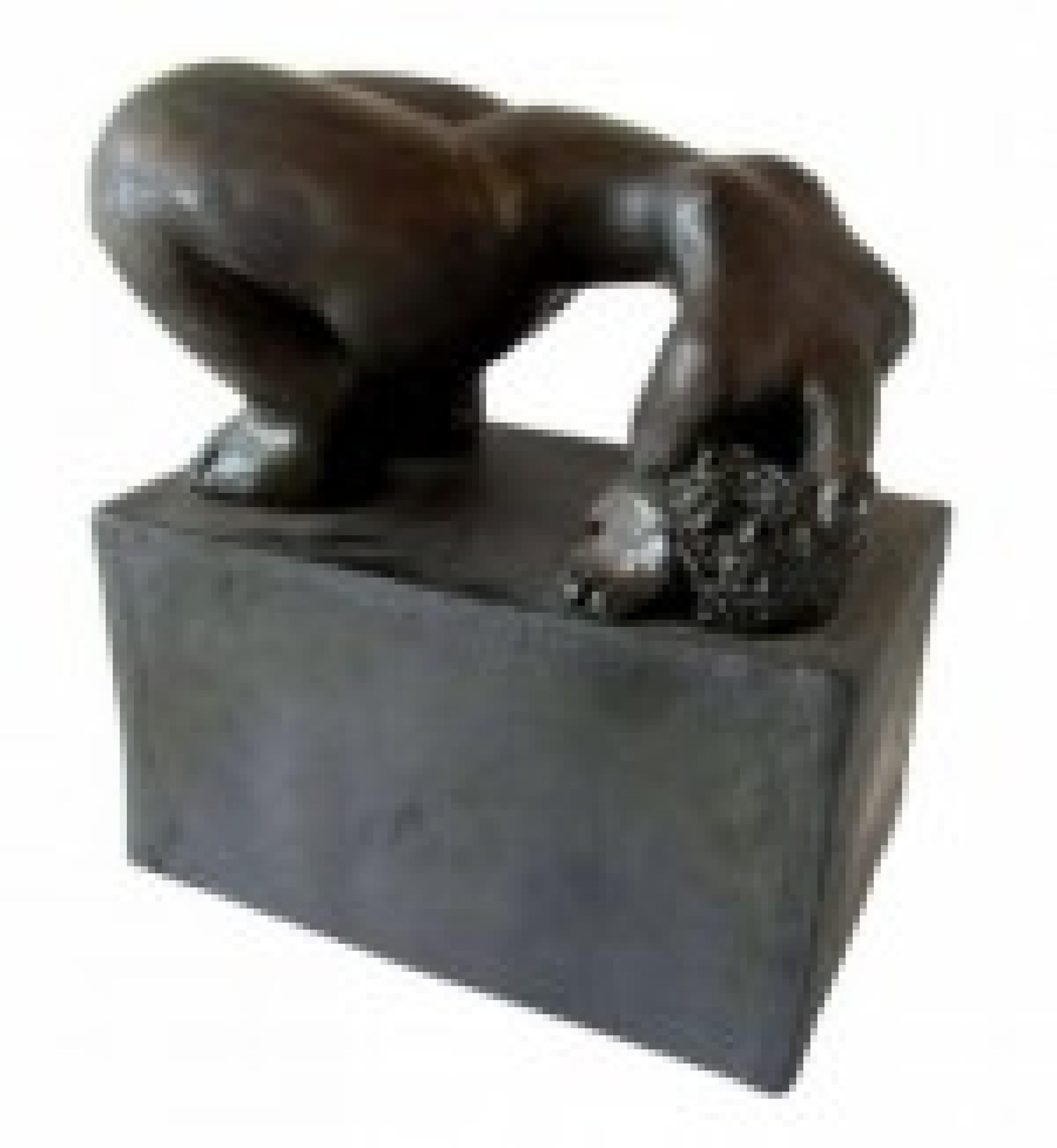 Sculpture abstraite contemporaine française en terre cuite émaillée reposant sur une base rectangulaire (MICHELE RAYMOND, 2004).

Condit : Bon ; Usures dues à l'âge et à l'utilisation