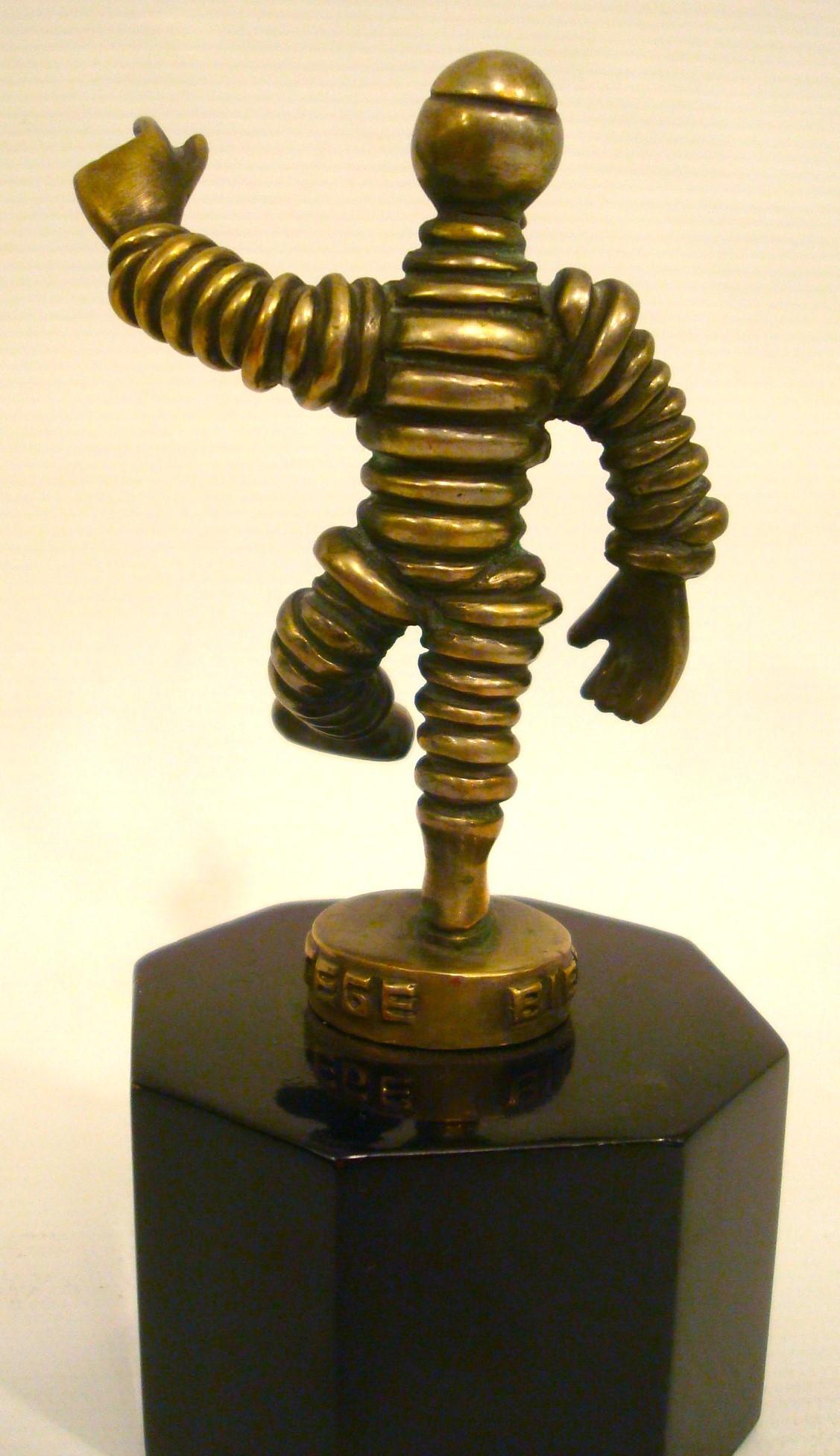 Michelin 1910 Slim-Skinny Bibendum Bronzo Mascotte Auto Ornamento da Cappuccio In condizioni buone in vendita a Buenos Aires, Olivos