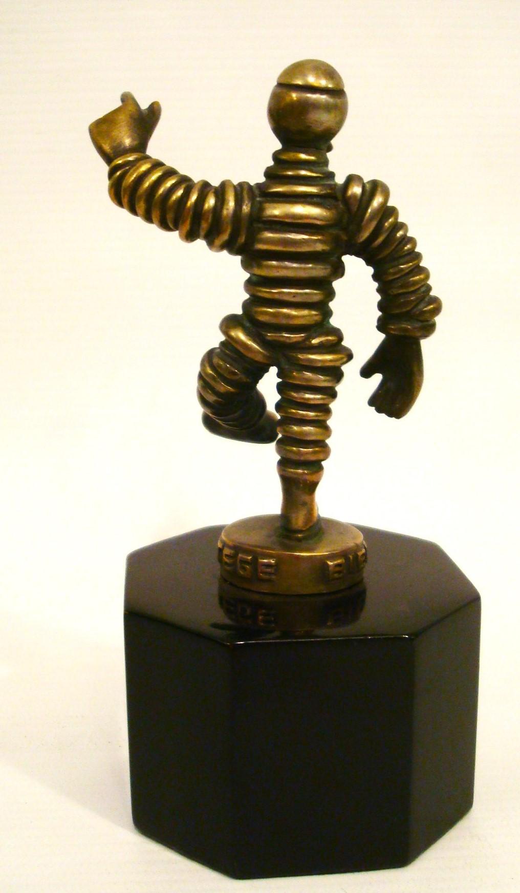 XX secolo Michelin 1910 Slim-Skinny Bibendum Bronzo Mascotte Auto Ornamento da Cappuccio in vendita