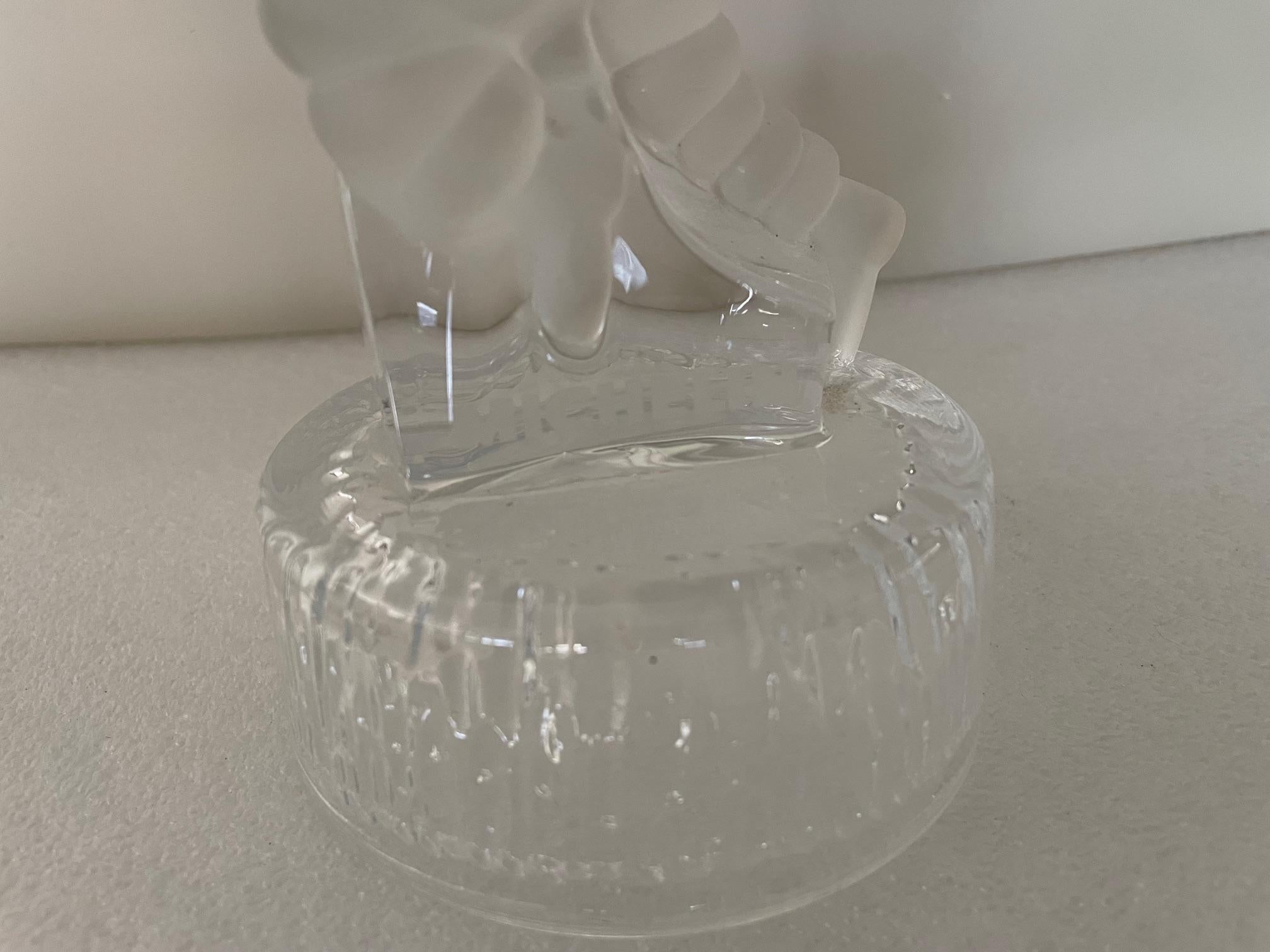 Michelin character in crystal representing the Michelin tire mascot, to place on a desk or for any collector of the brand.