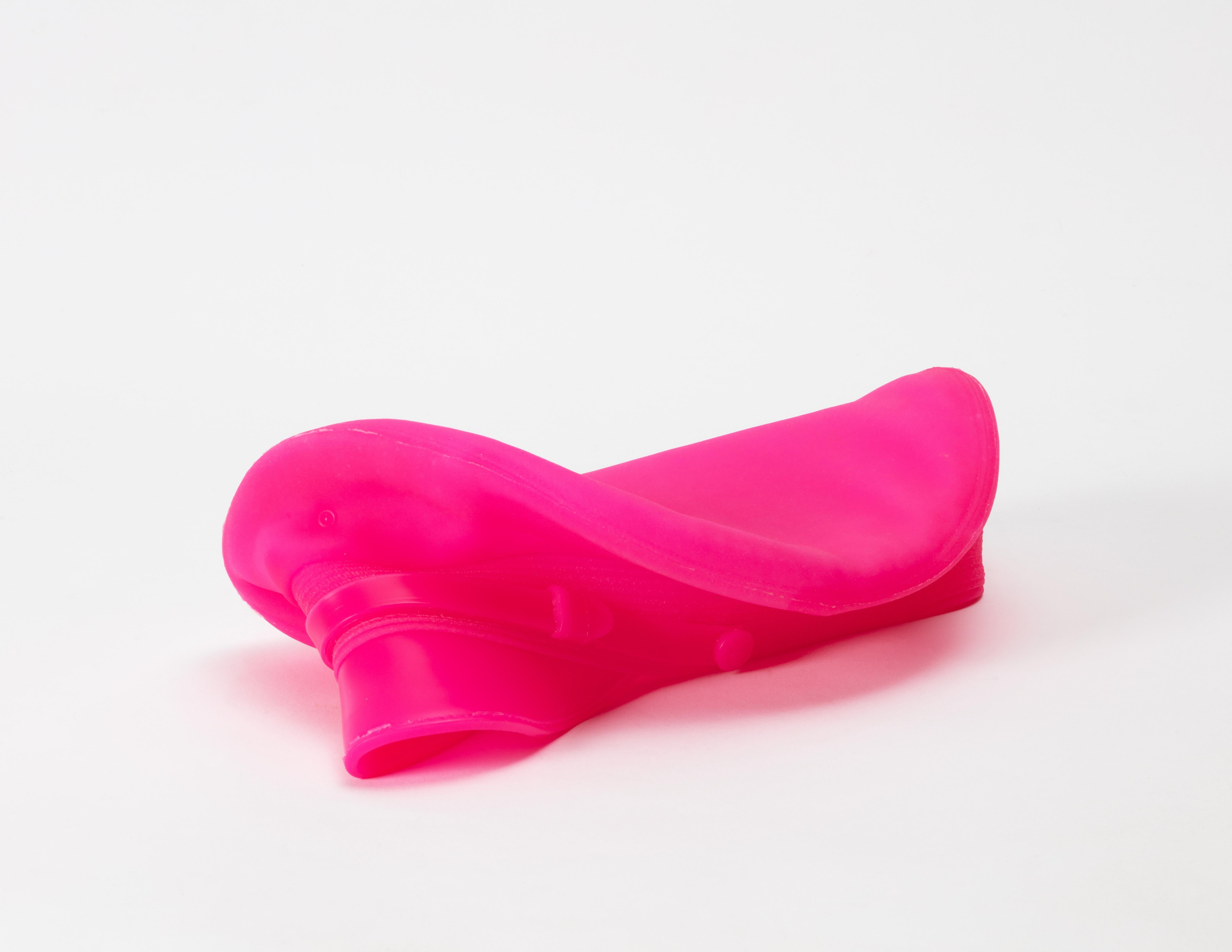 Cappello Floppy in rosa elettrico - Sculpture Contemporaneo di Michelle Cieloszczyk