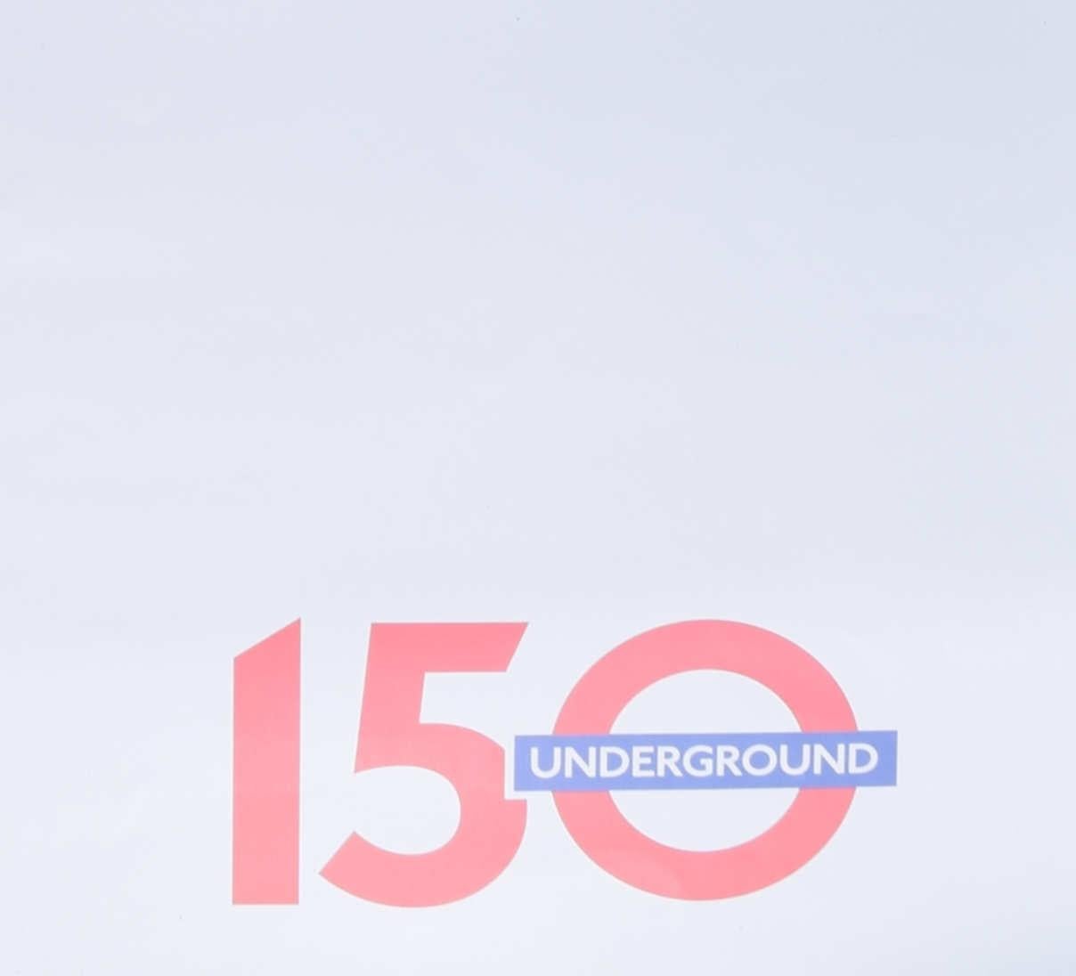 Linee per tutte le stagioni, poster della metropolitana di Londra di Michelle Mason - Abstract Print Grigio di Michelle Mason 