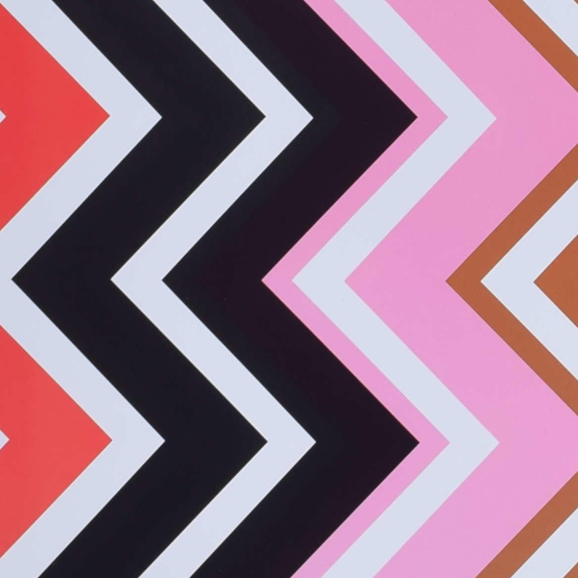 Michelle Mason 
Linee per tutte le stagioni
Litografia 
100 x 65 cm 

Un poster colorato e astratto, che raffigura una serie di linee geometriche a zig-zag con colori che rappresentano le diverse linee della metropolitana di Londra. 