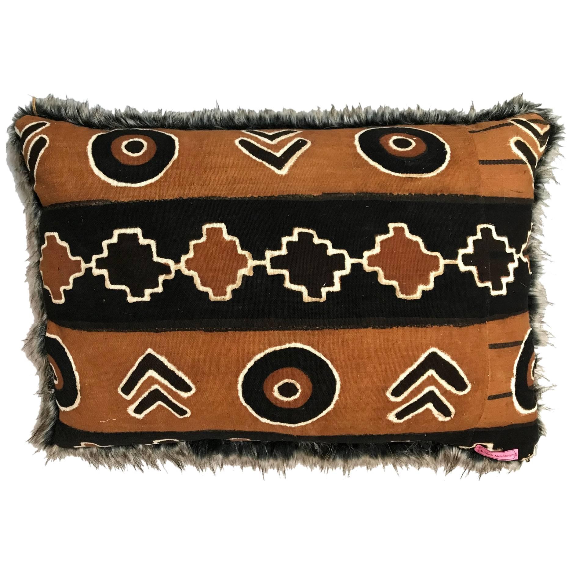 Coussin italien en fausse fourrure beige et noir conçu par Michelle Nussbaumer en vente