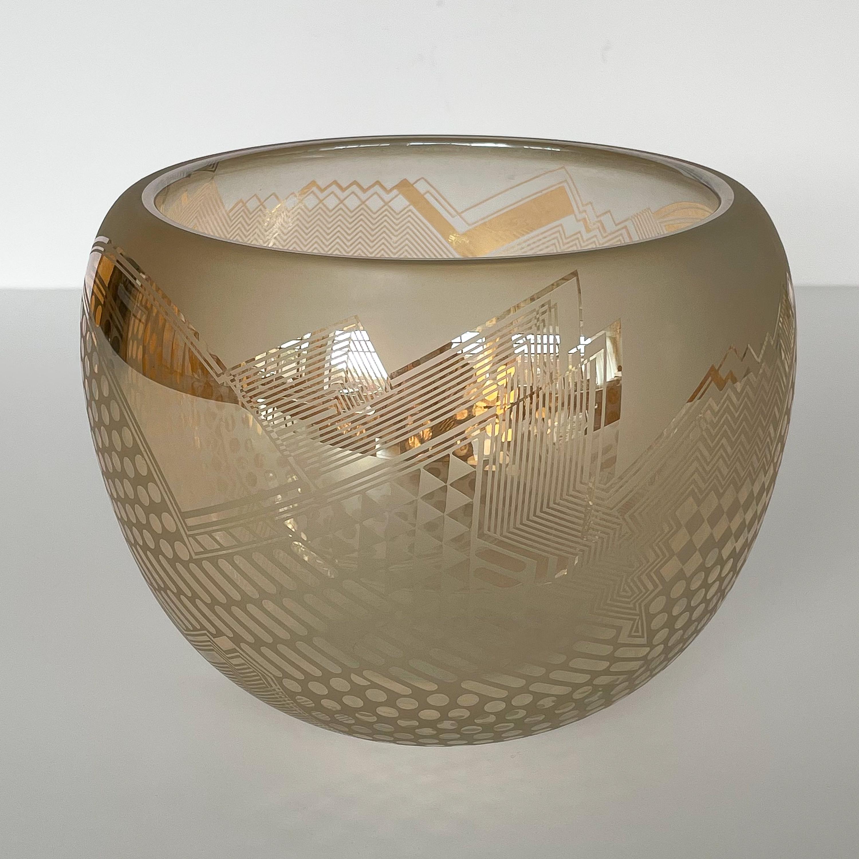 A studio glass bowl by Michelle Schoen and Bob Toensing. Frosted and gold mirrored thick hand blown glass. Geometric decorations. Signed, dated 1994 and numbered 824. Measures 7