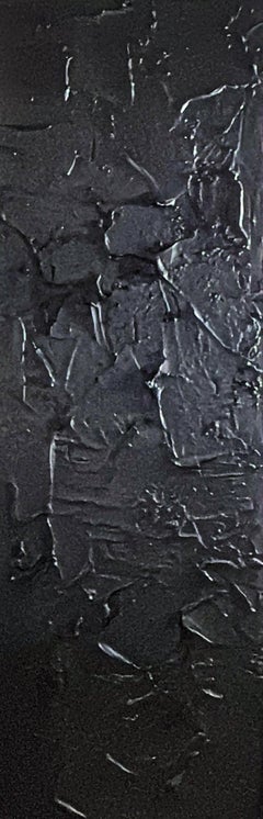 "Crudo", Ricamente Texturizado, Paleta Neutra, Negro, Mate, Minimalista