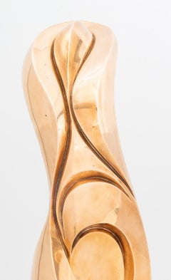 Scultura di Michi Raphael "Ragazza in cappotto di visone