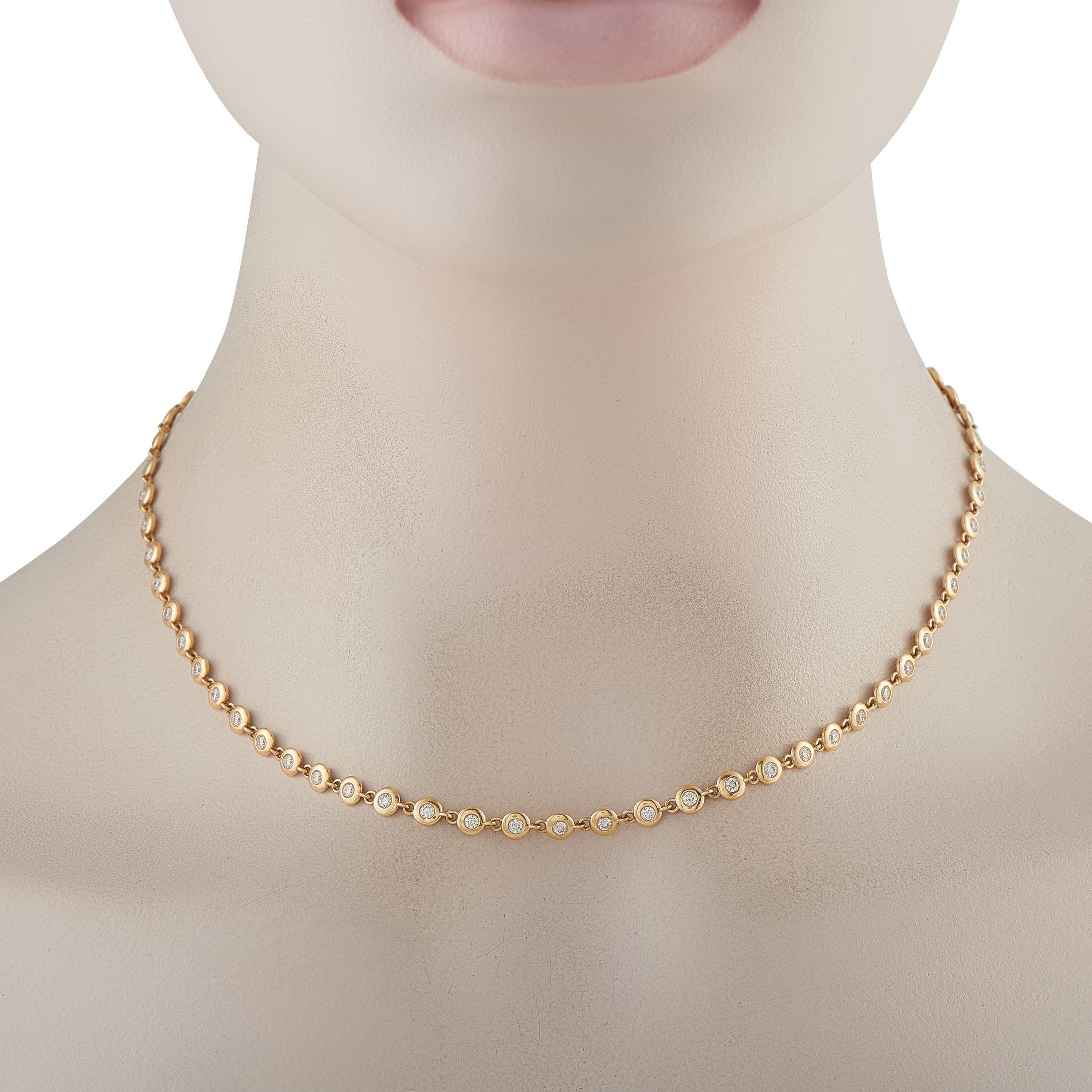 Este elegante collar Michm es elegante, discreto e increíblemente versátil. Una serie de Diamantes engastados en bisel que suman un total de 2,79 quilates la convierten en una pieza de lujo que elevará cualquier conjunto. Engarzada en oro amarillo