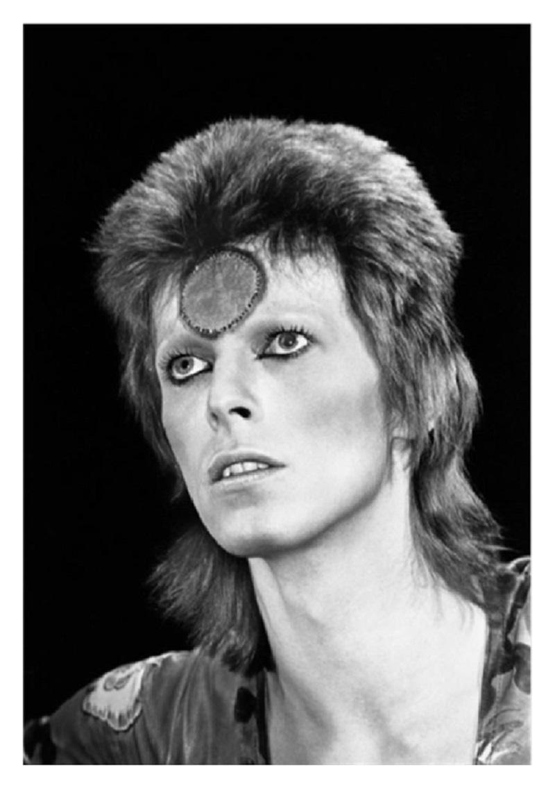 Bowie und Ronson auf der Bühne - limitierte Auflage Mick Rock Estate Print 

Porträt von David Bowie als Ziggy Stardust, 1973 (Foto Mick Rock).

Alle Drucke sind vom Nachlass nummeriert.
Die Auflagenhöhe variiert je nach Druckgröße.

Ungerahmter