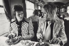 "David Bowie e Mick Ronson, in treno 1973" 30 x 40 in 16/25 di Mick Rock