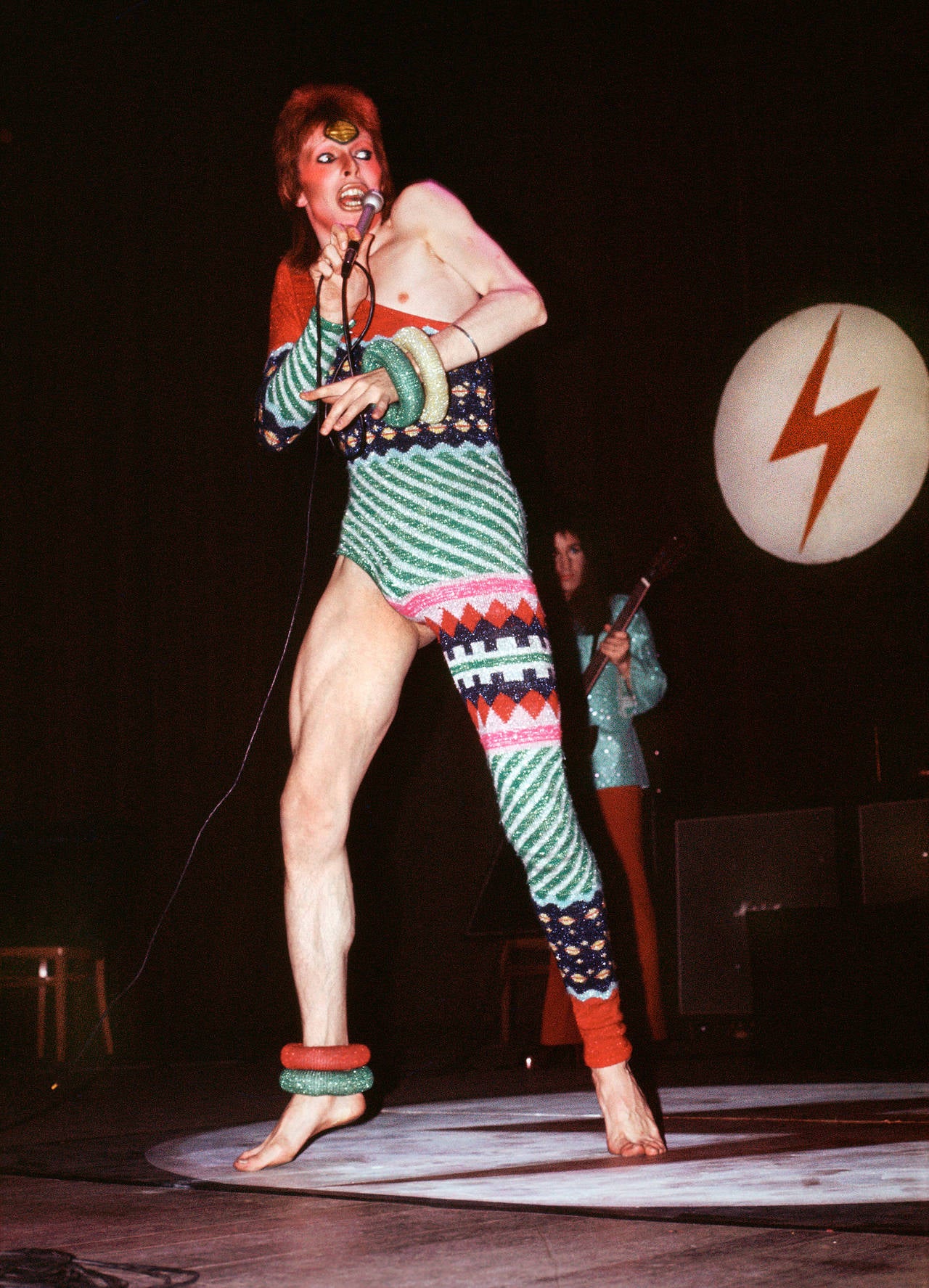 Mick Rock Color Photograph – David Bowie in Kansai Yamamoto Leotard, Farbfotografie, Kunstdruck