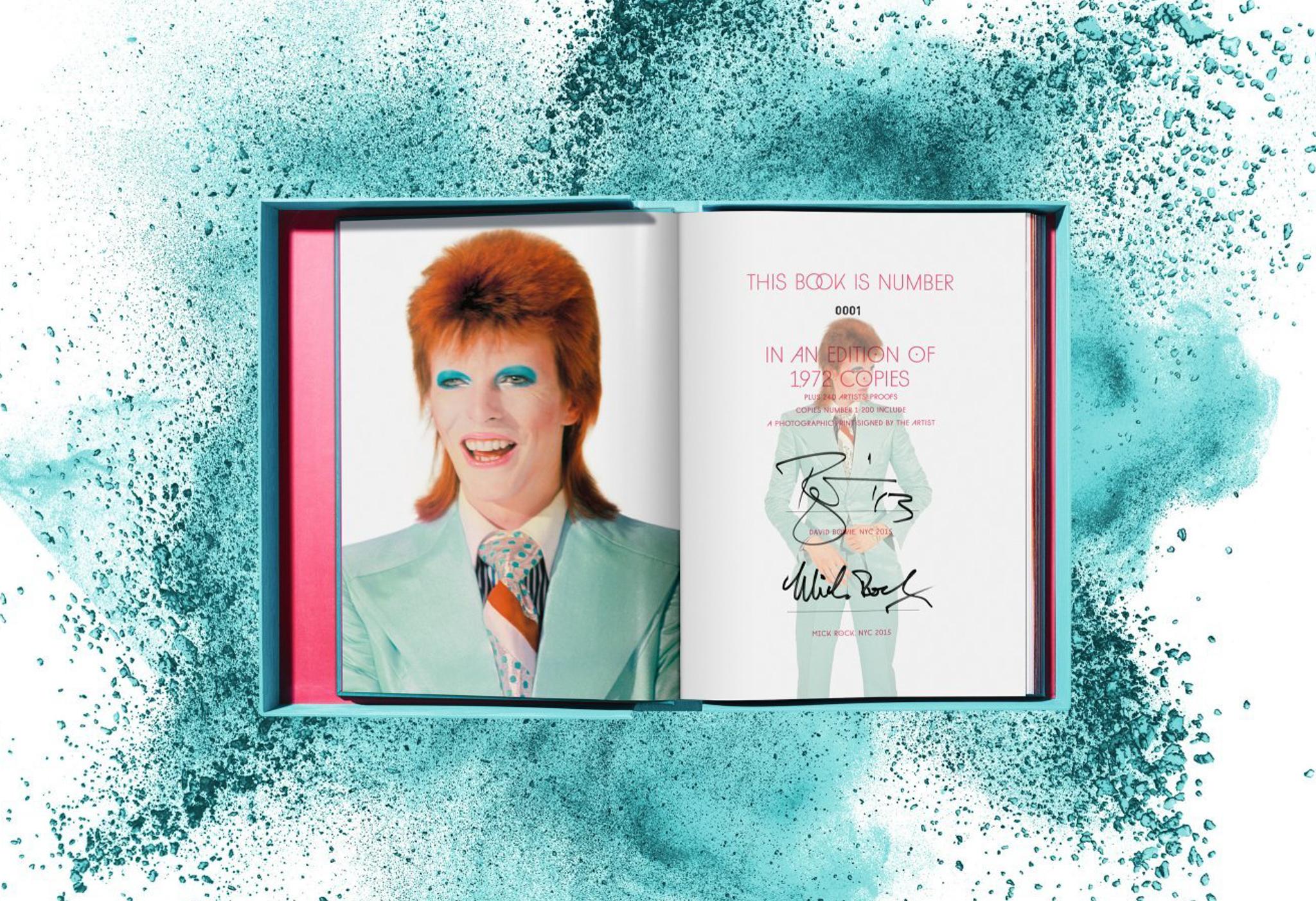 Mick Rock
David Bowie, Art Edition ‘Scotland, May 1973’

Super Rare Artist's Proof (AP 040)
Incl. Signed Print Scotland, May 1973
Completely New & Factory-Sealed

TASCHEN  2015

Art Edition of 100 copies + 20 artist's proofs (APs), signed by David