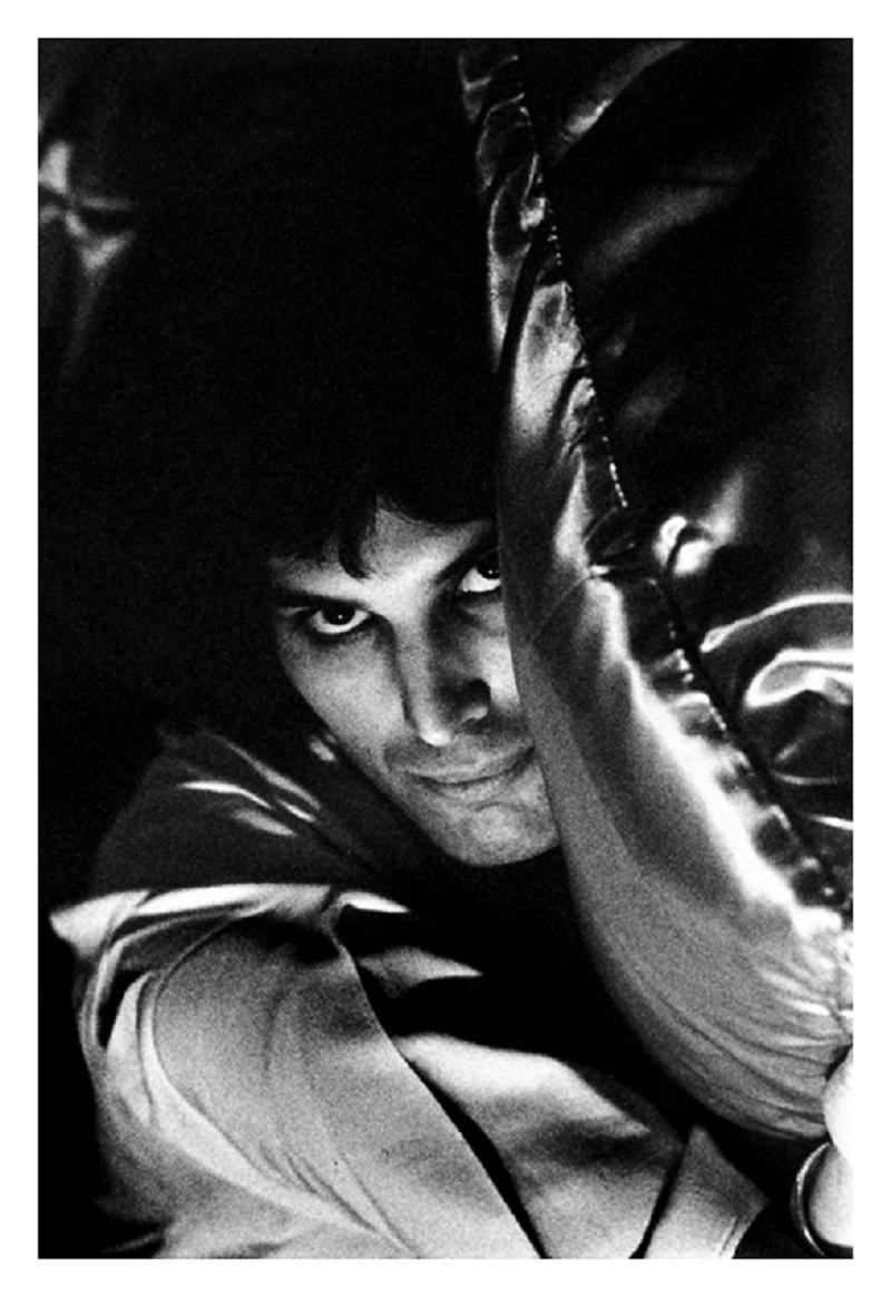 Freddie Mercury - Limited Edition Mick Rock Estate Print 

Freddie Mercury, London, 1974 (photo Mick Rock).

All prints are numbered by the Estate.
Edition size varies according to print size.

Unframed Archival Pigment Print
Print Size: 20 x 16" /