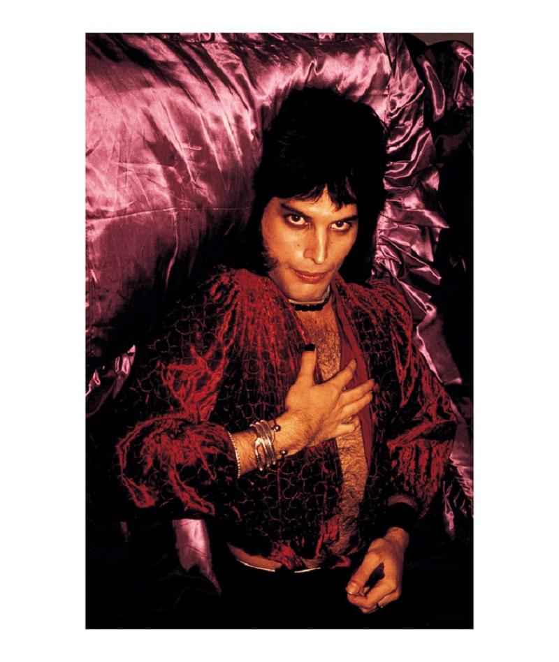 Freddie Mercury - Limited Edition Mick Rock Estate Print 

Freddie Mercury in purple, London, 1974 (photo Mick Rock).

All prints are numbered by the Estate.
Edition size varies according to print size.

Unframed Archival Pigment Print
Print Size: