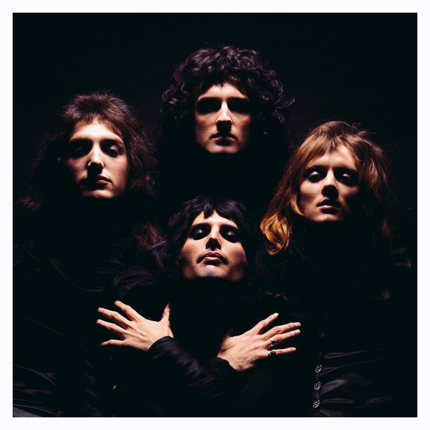 Queen Album Cover  - Limitierte Auflage Mick Rock Estate Print 

Das ikonische Queen-2-Albumcover, London, 1974 (Foto Mick Rock).

Alle Drucke sind vom Nachlass nummeriert. 
Die Auflagenhöhe variiert je nach Druckgröße.

Ungerahmter