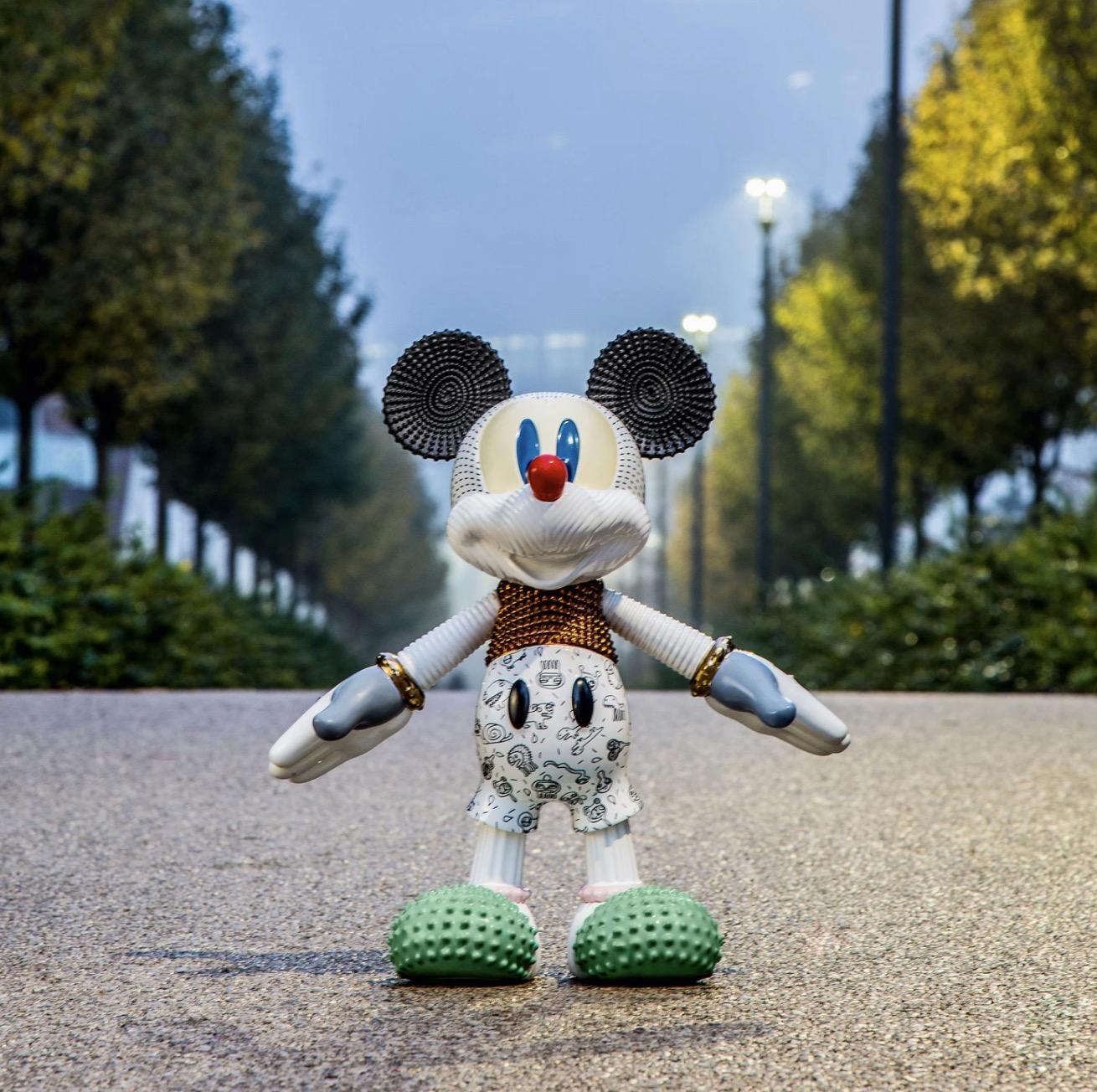 Mickey Forever Young designed by Elena Salmistraro for Bosa is a sculpture made of ceramic, born from the collaboration between Bosa and Disney to celebrate Mickey Mouse's 90th years anniversary.

Mickey Mouse limited edition sculpture, entirely