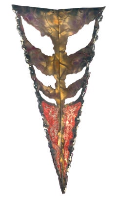 Scultura astratta appesa - Triangoli con bordi organici di Mickey "Kano" Kane