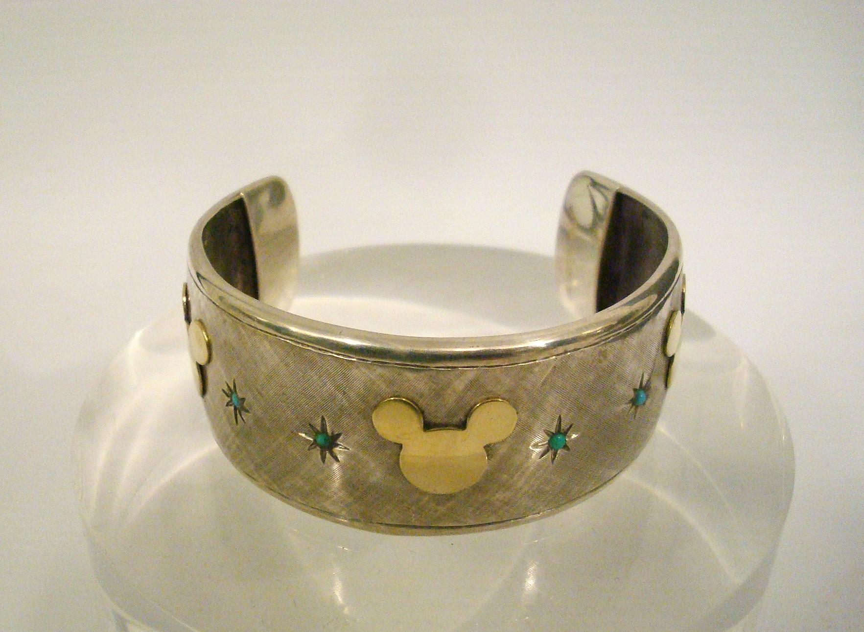 Moderne Bracelet manchette ouvert Mickey Mouse Buccellati en argent sterling et or jaune en vente