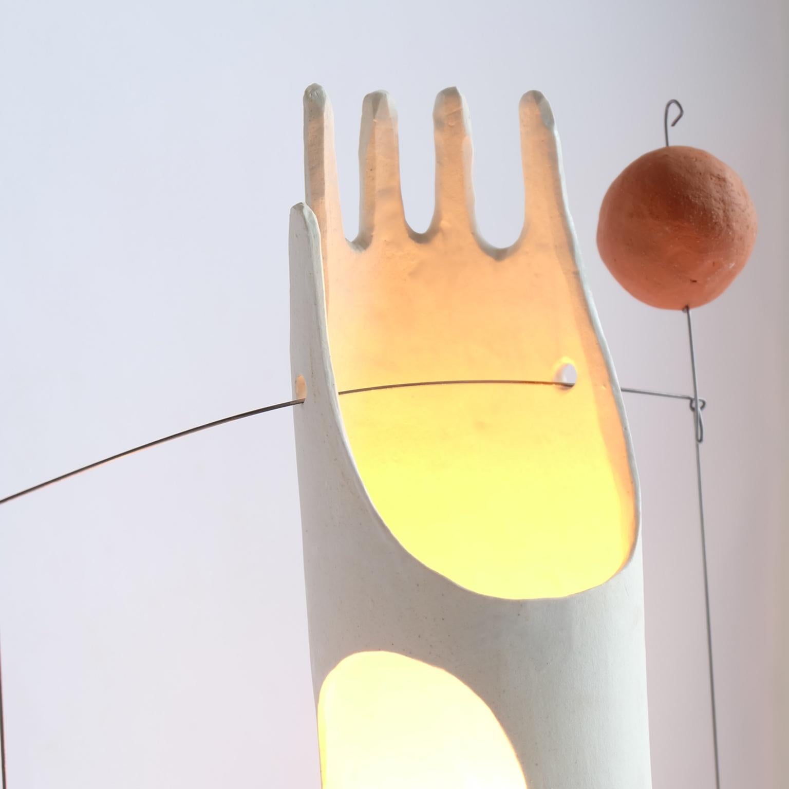 Mico:: lampe de table sculpturale contemporaine en céramique fabriquée à la main en blanc mat en vente 2