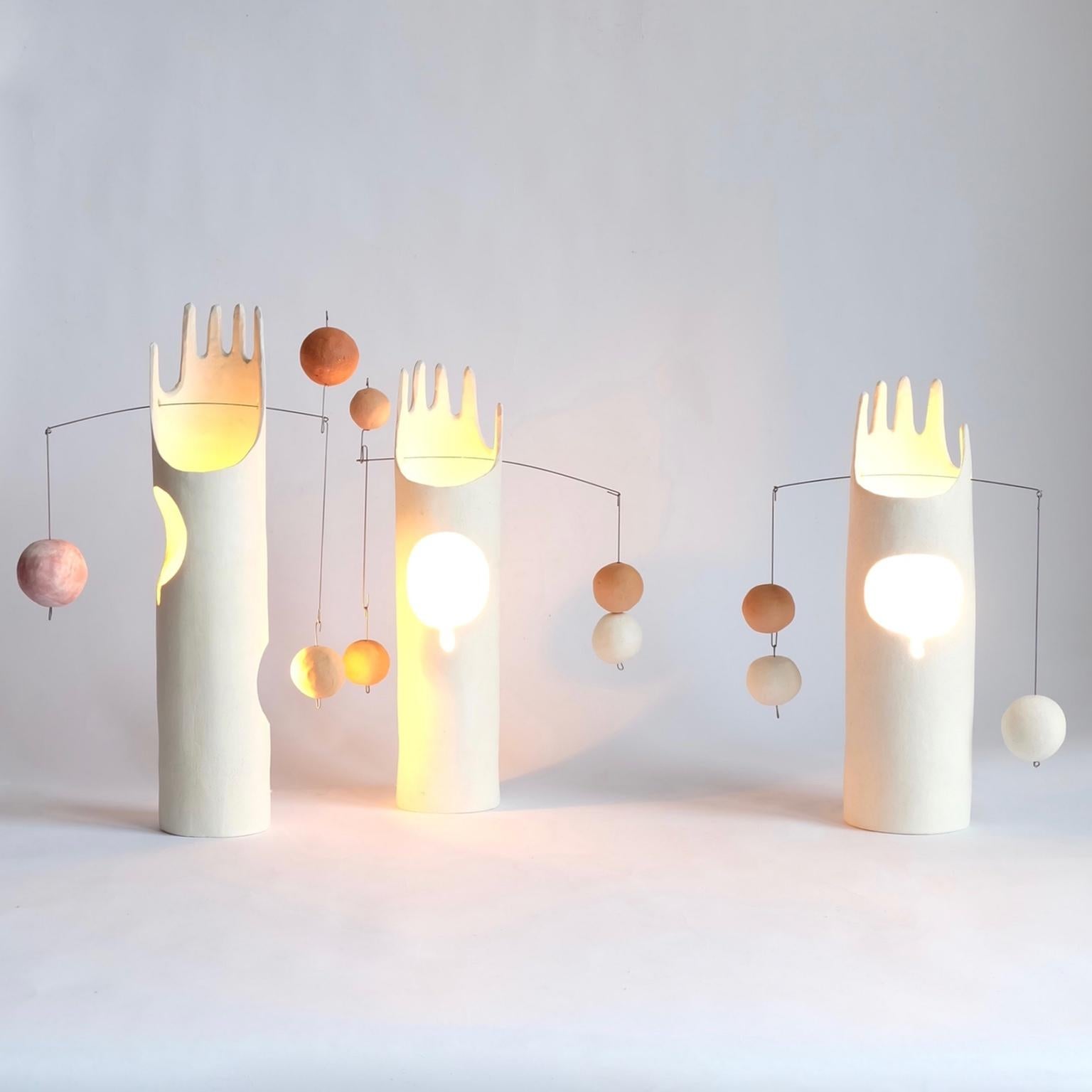 Mico:: lampe de table sculpturale contemporaine en céramique fabriquée à la main en blanc mat en vente 5