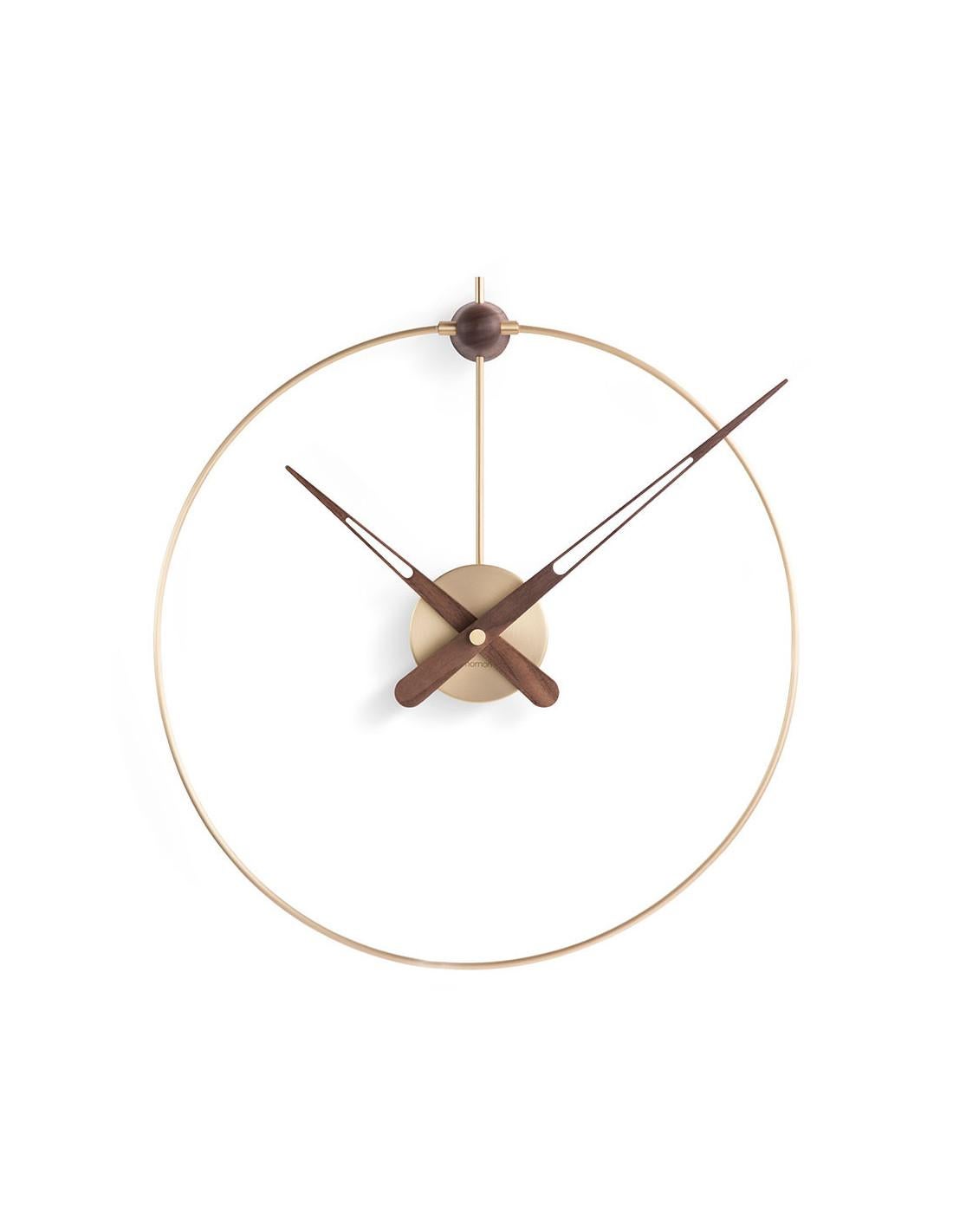 Micro Anda wall clock is one of the best models you can get on the market. It has a polished brass case and ring and walnut hands. Its diameter is 40 centimeters and its height is 50 cm. The UTS machinery is made of quartz and comes from Germany,