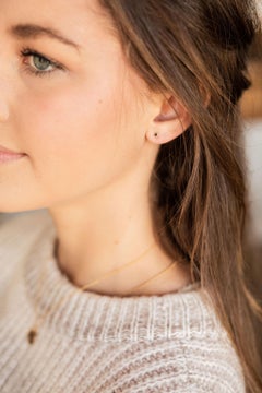 Pendientes modernos de oro de 14k con diamantes negros, 2 mm, de Love Zoelle