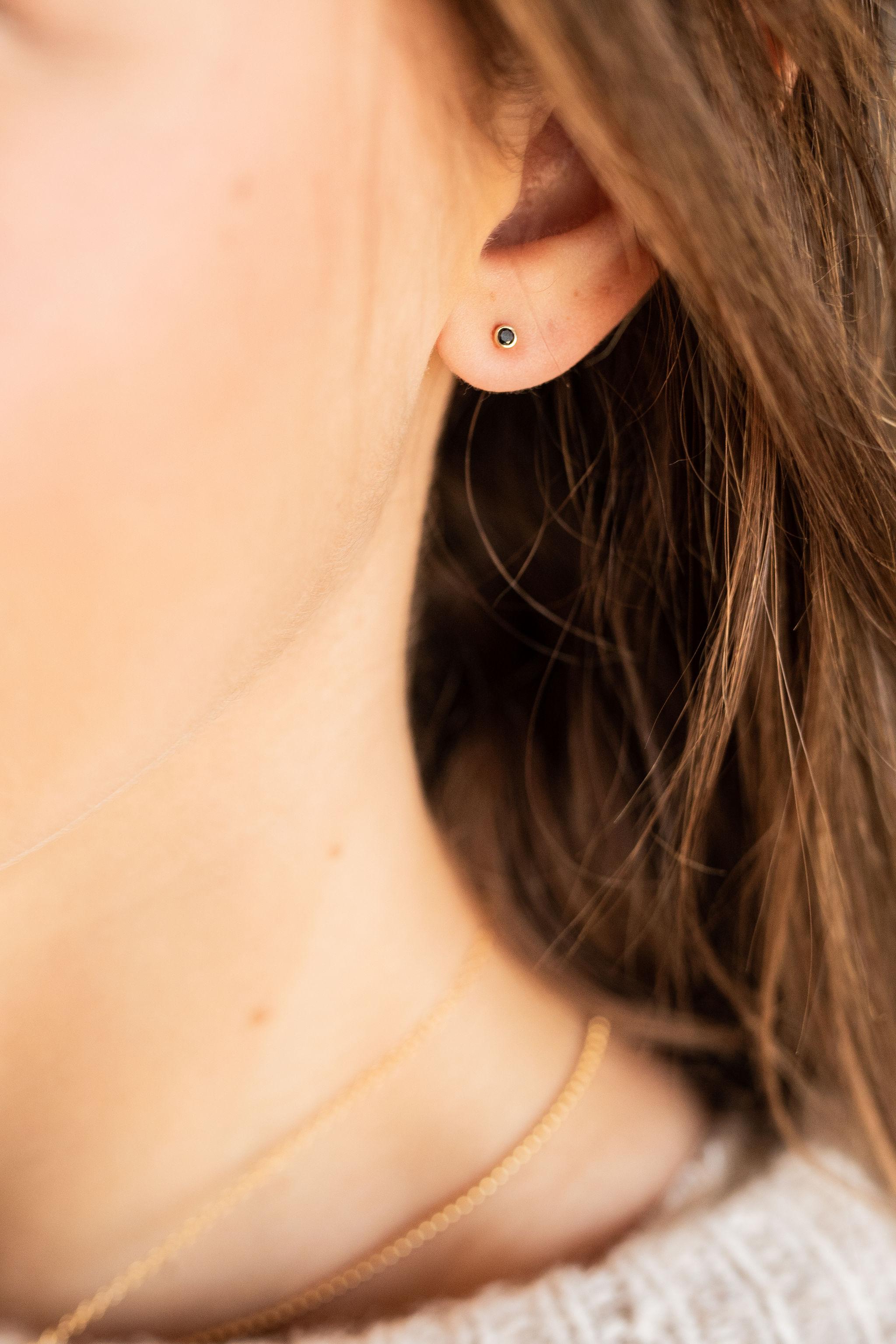 Micro clous d'oreilles en diamant noir Neuf - En vente à Missoula, MT