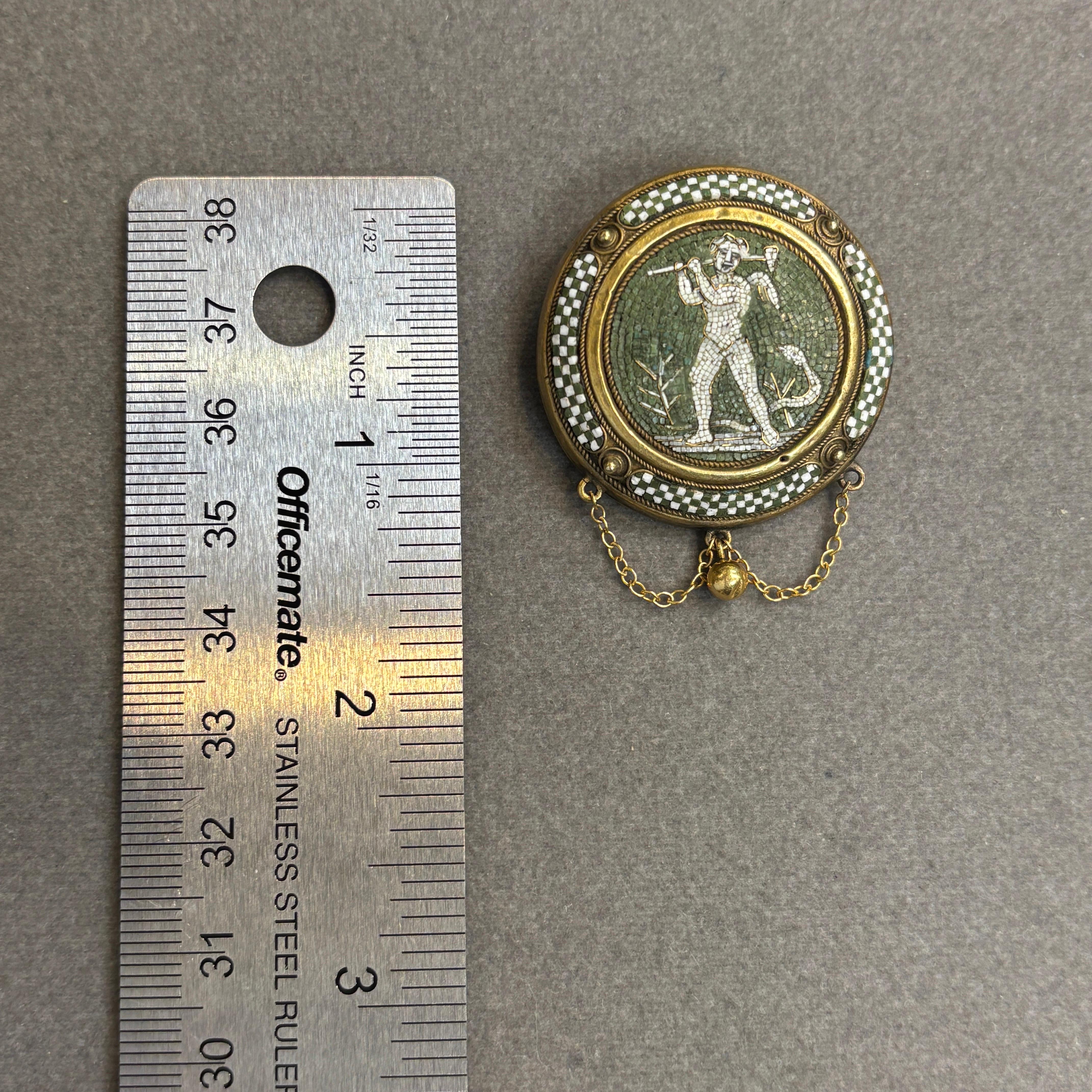 Broche en micro-mosaïque Excellent état - En vente à New York, NY