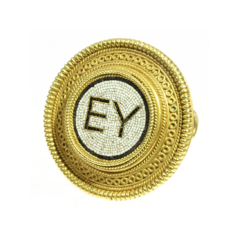 As with this 18K yellow gold Victorian brooch, the Italian jewellery brand 
