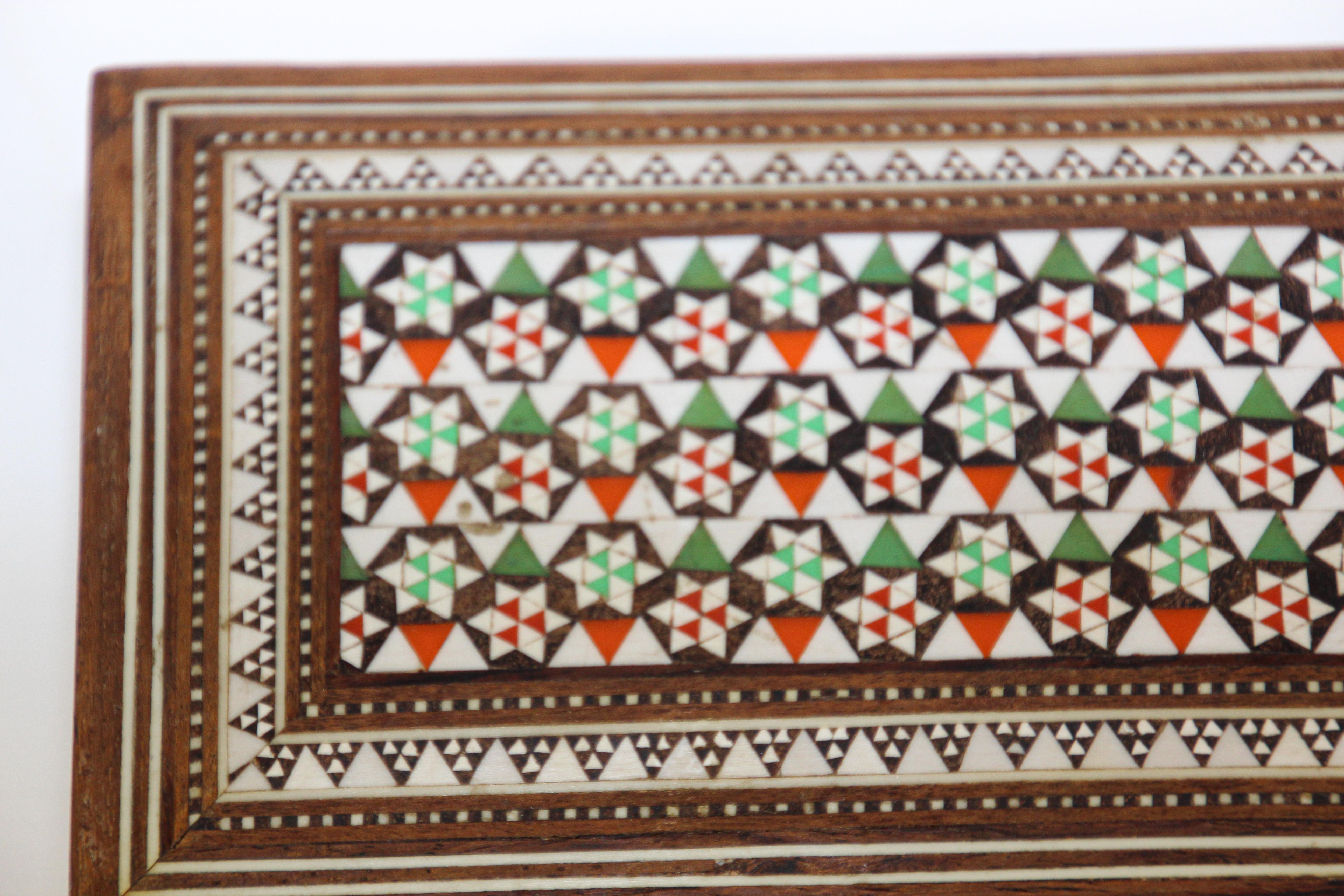 1940s Antique Fine Micro Mosaic Moorish Inlaid Decorative Box In Good Condition For Sale In North Hollywood, CA