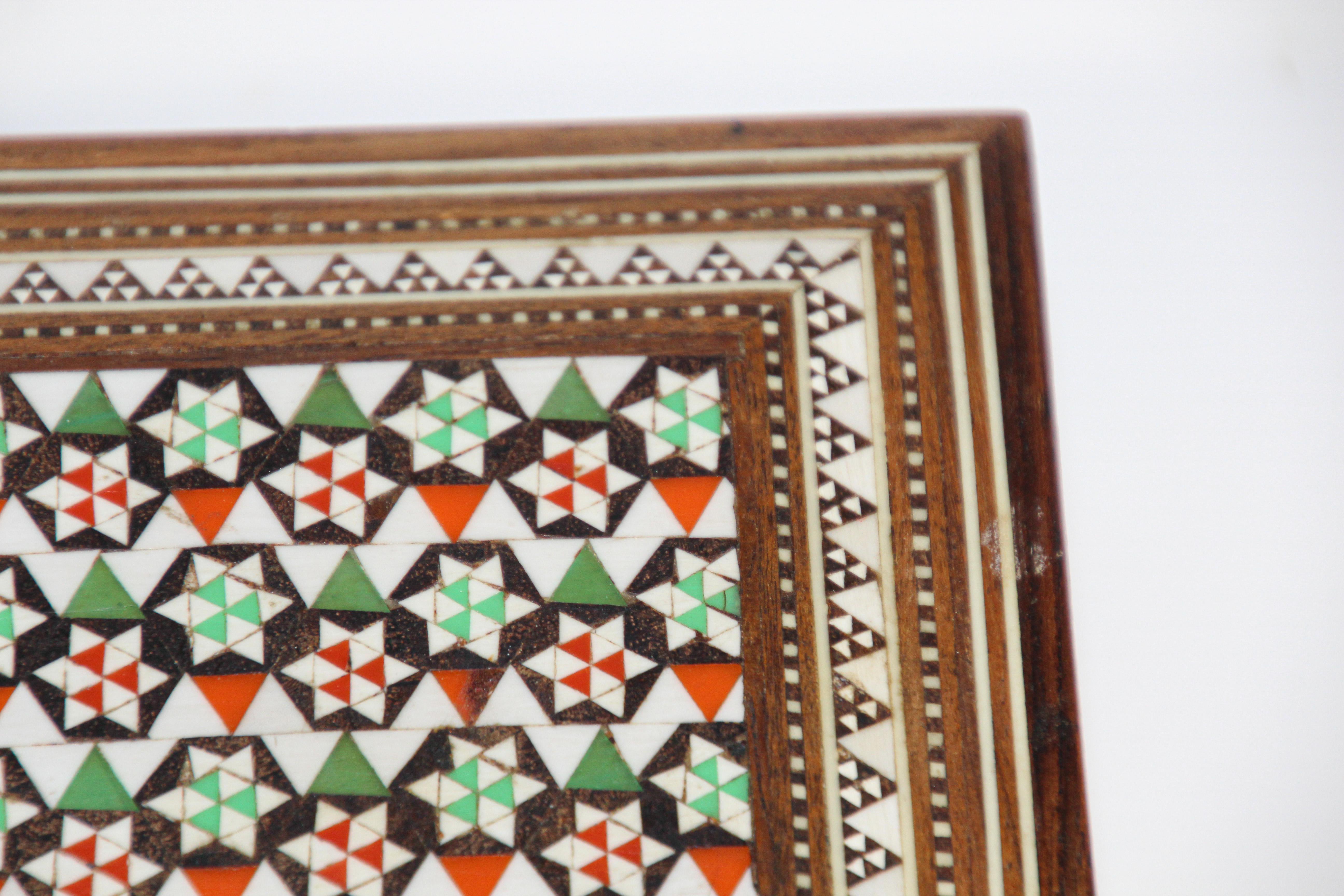 1940er Jahre Antike feine Mikro-Mosaik maurischen Intarsien dekorative Box (Holz) im Angebot
