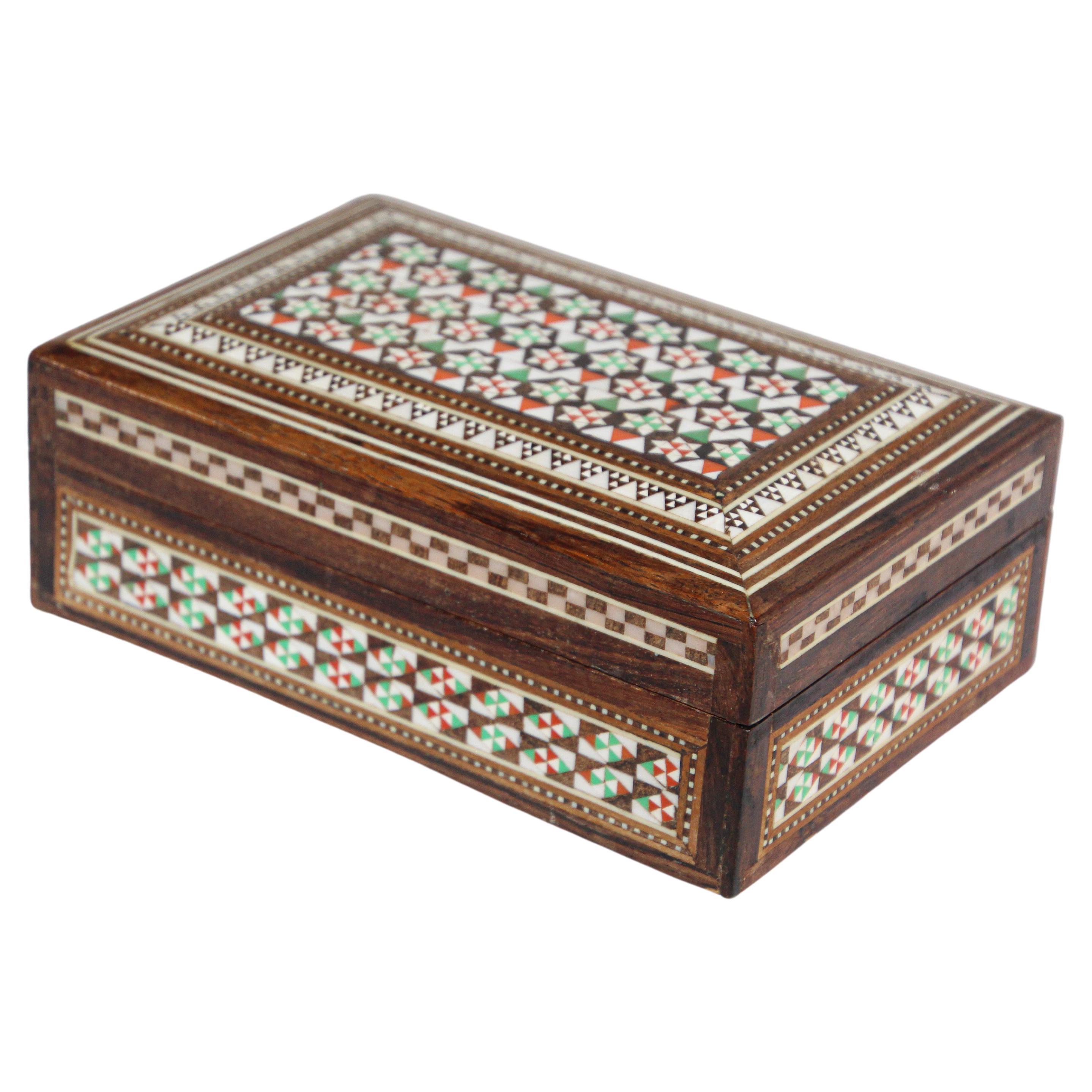 1940er Jahre Antike feine Mikro-Mosaik maurischen Intarsien dekorative Box im Angebot