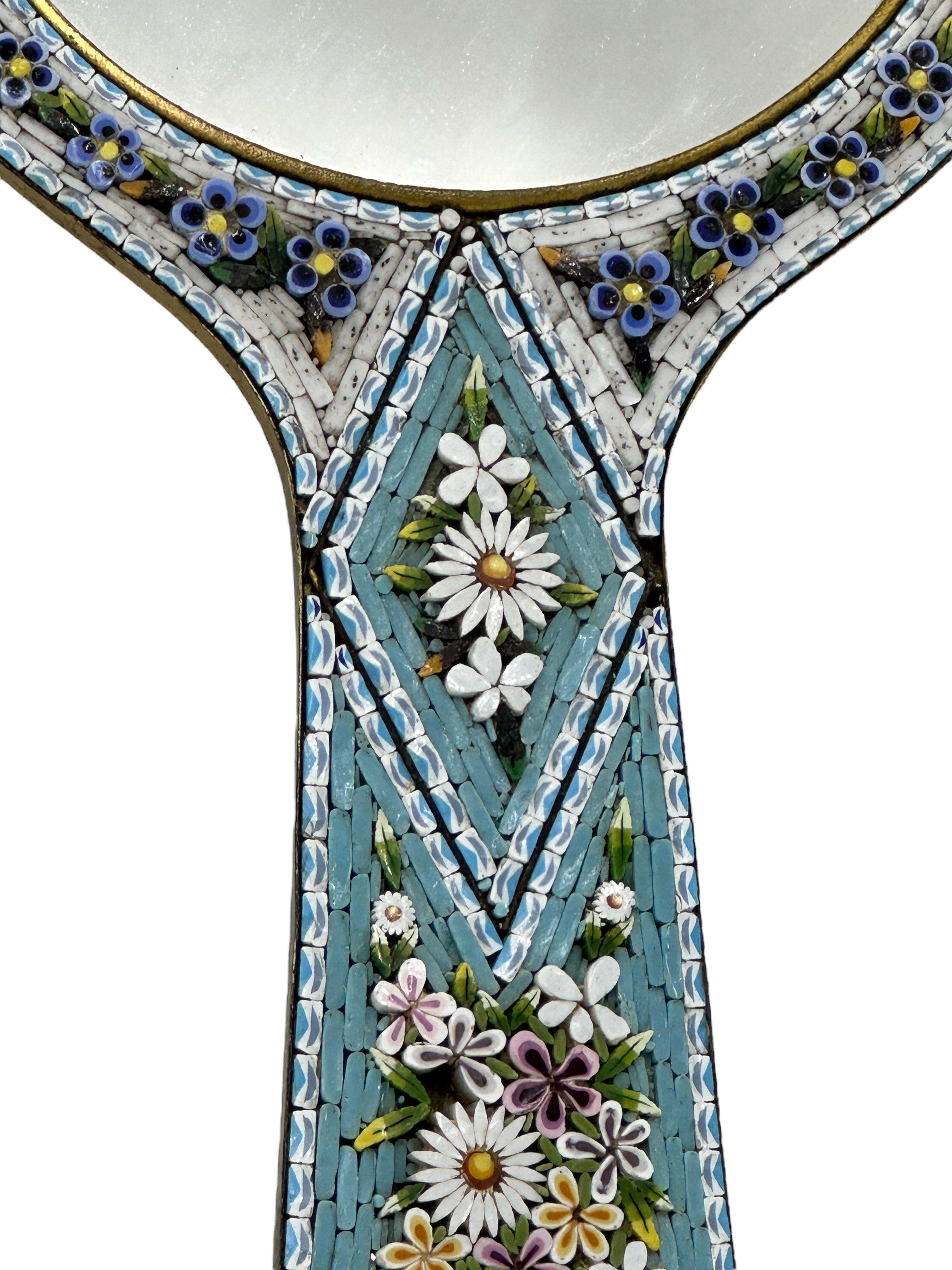 Metà XX secolo Specchio da tavolo o da parete in vetro di Murano con micro-mosaico, Italia, Venezia in vendita