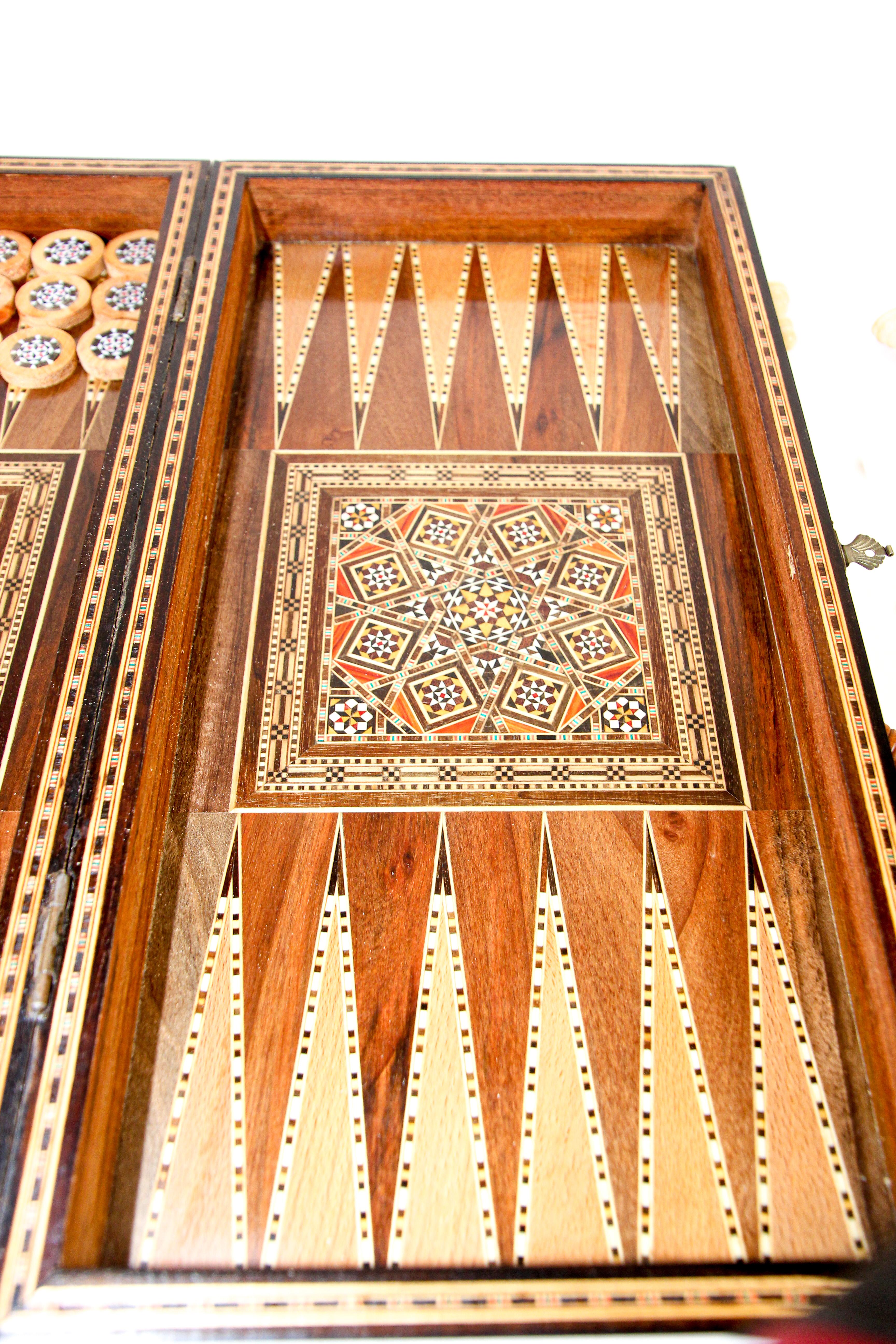 Micro Mosaic Wooden Inlaid Marquetry Box Game Backgammon and Chess In Good Condition In North Hollywood, CA