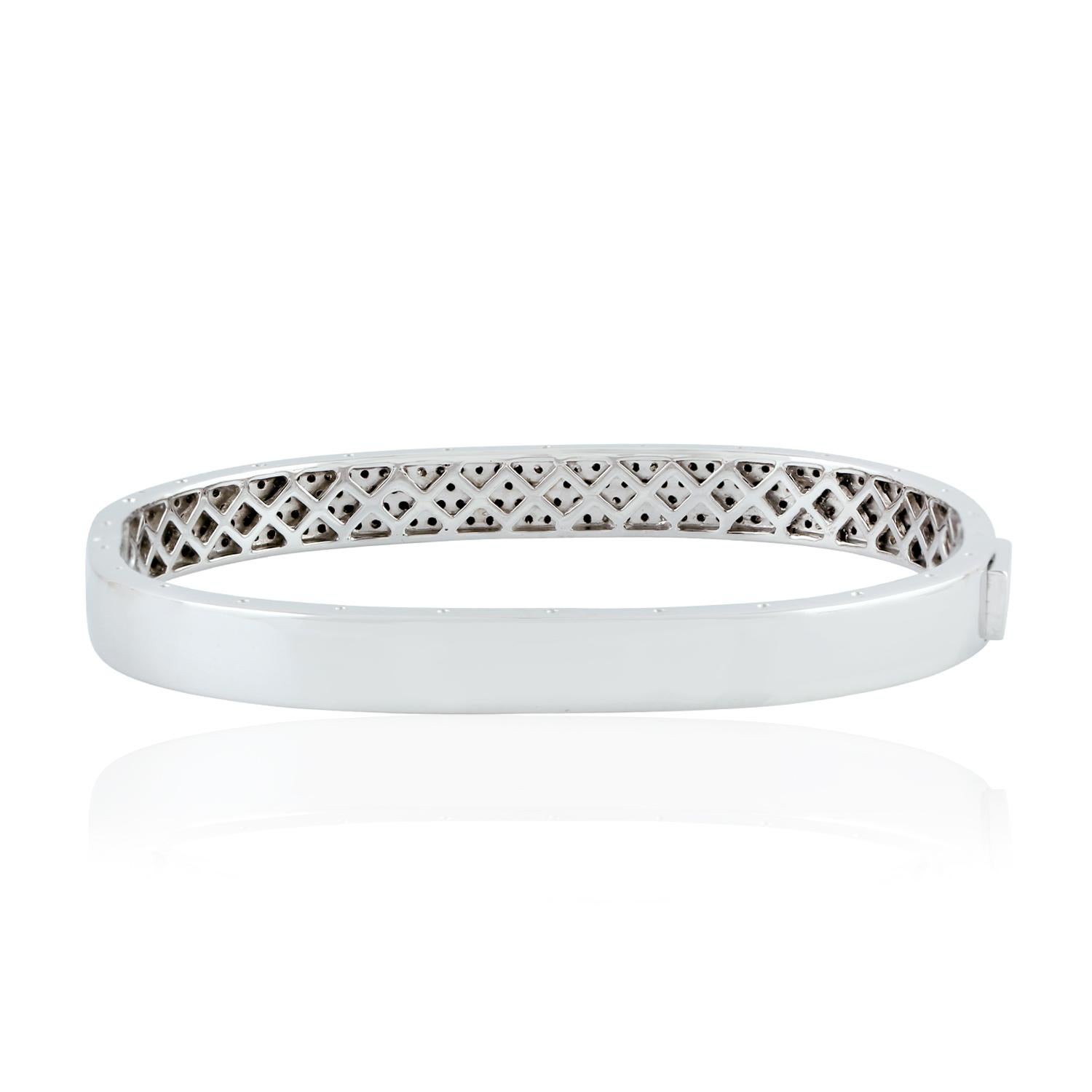 Artigiano Bangle con diamanti neri micropave realizzato in A. Silver in vendita