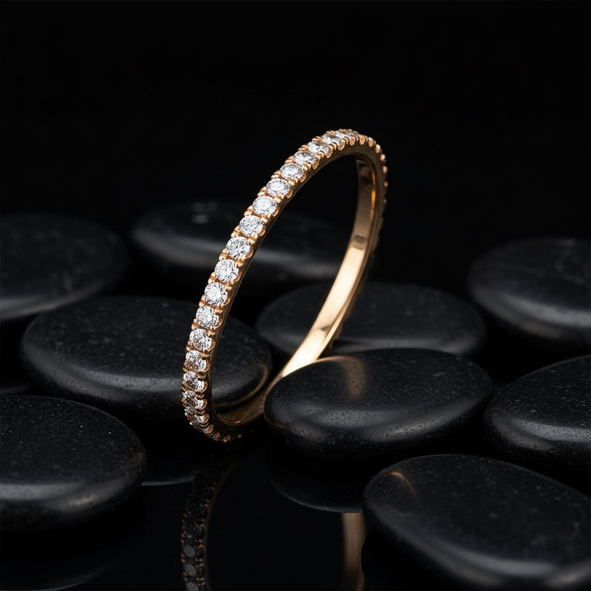 En vente :  Bague d'éternité en or jaune 14K (ou 18k sur demande) avec diamant micro pavé 3