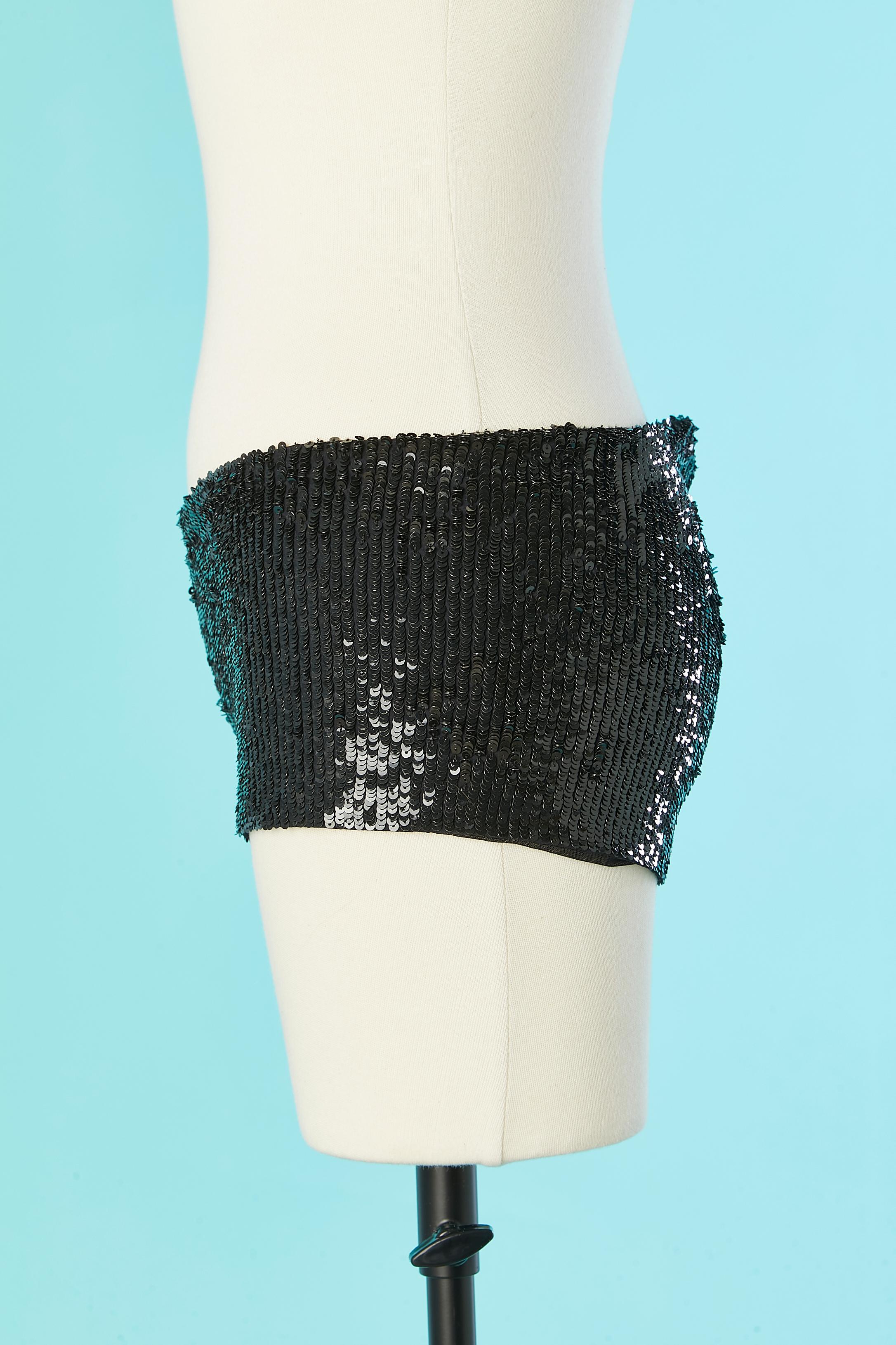 Micro short in black sequin Emporio Armani  In Excellent Condition For Sale In Saint-Ouen-Sur-Seine, FR