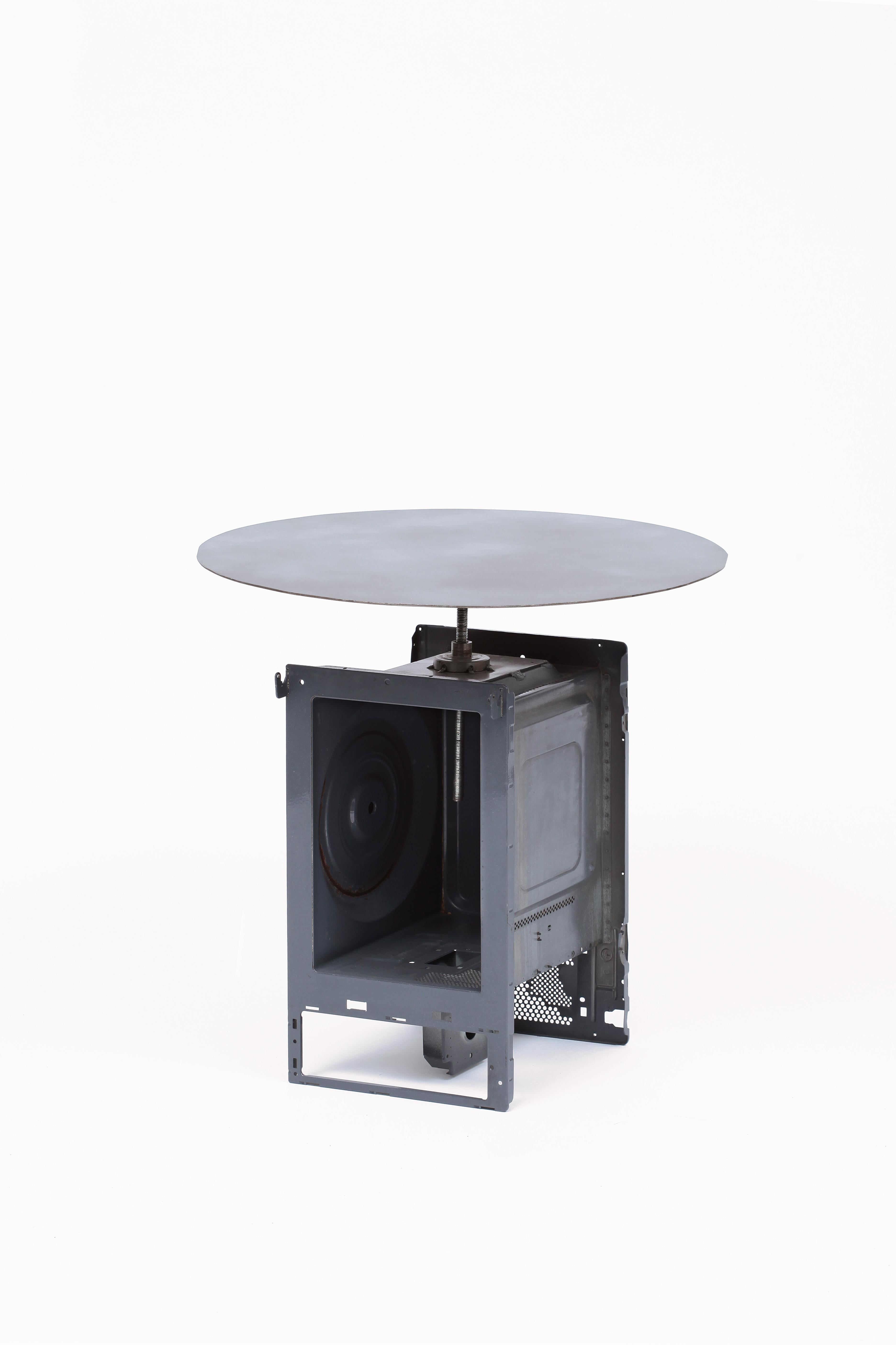 New coffee table made from upcycled microwave casing and metal by Girona-born designer Marta Torrent.
In the “Urban Mines” project of sculptural works, Marta Torrent and her team identify and collect materials discarded in urban areas such as