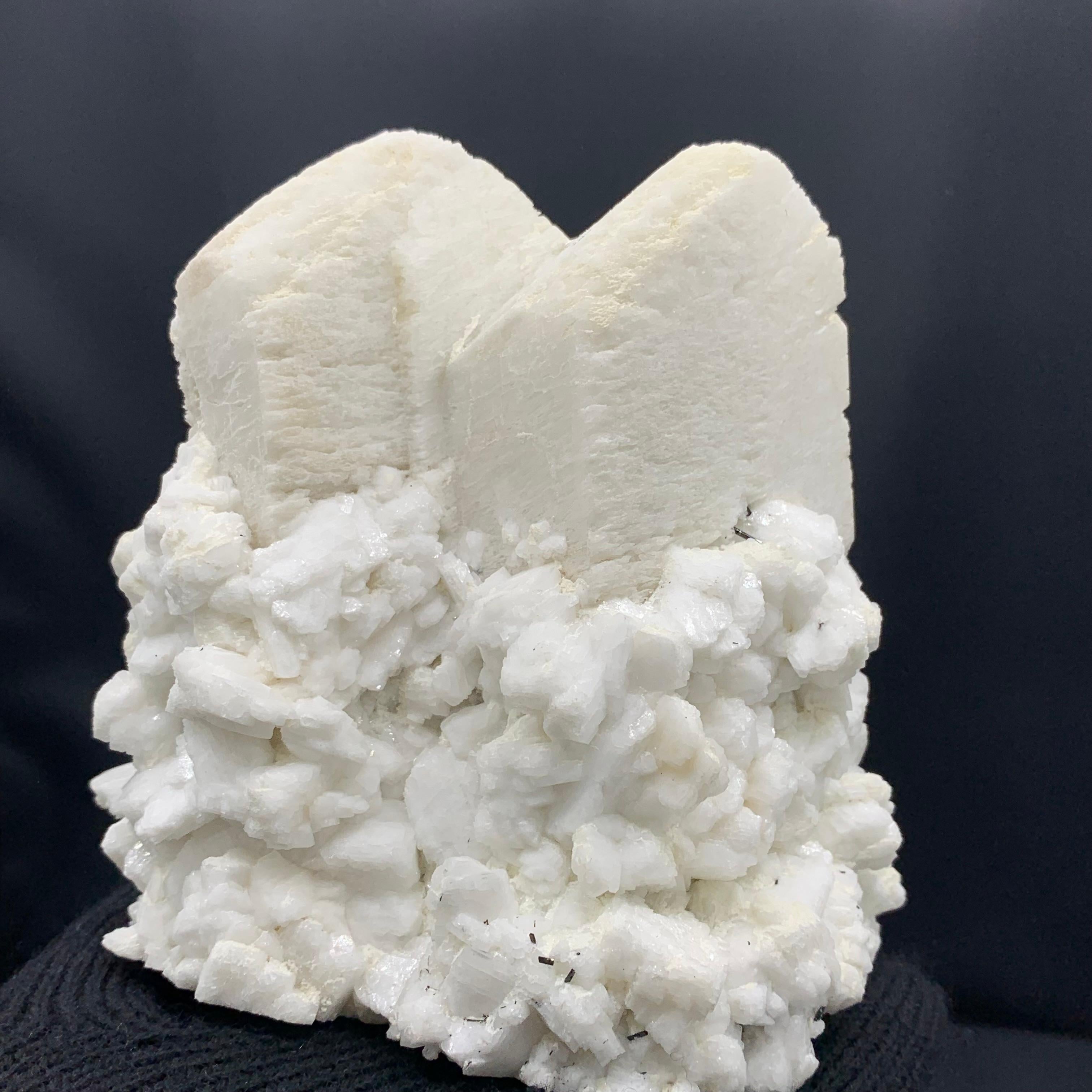 Stile Adam Cristalli di feldspato microclino con schorl e cleavelandite dal Pakistan in vendita